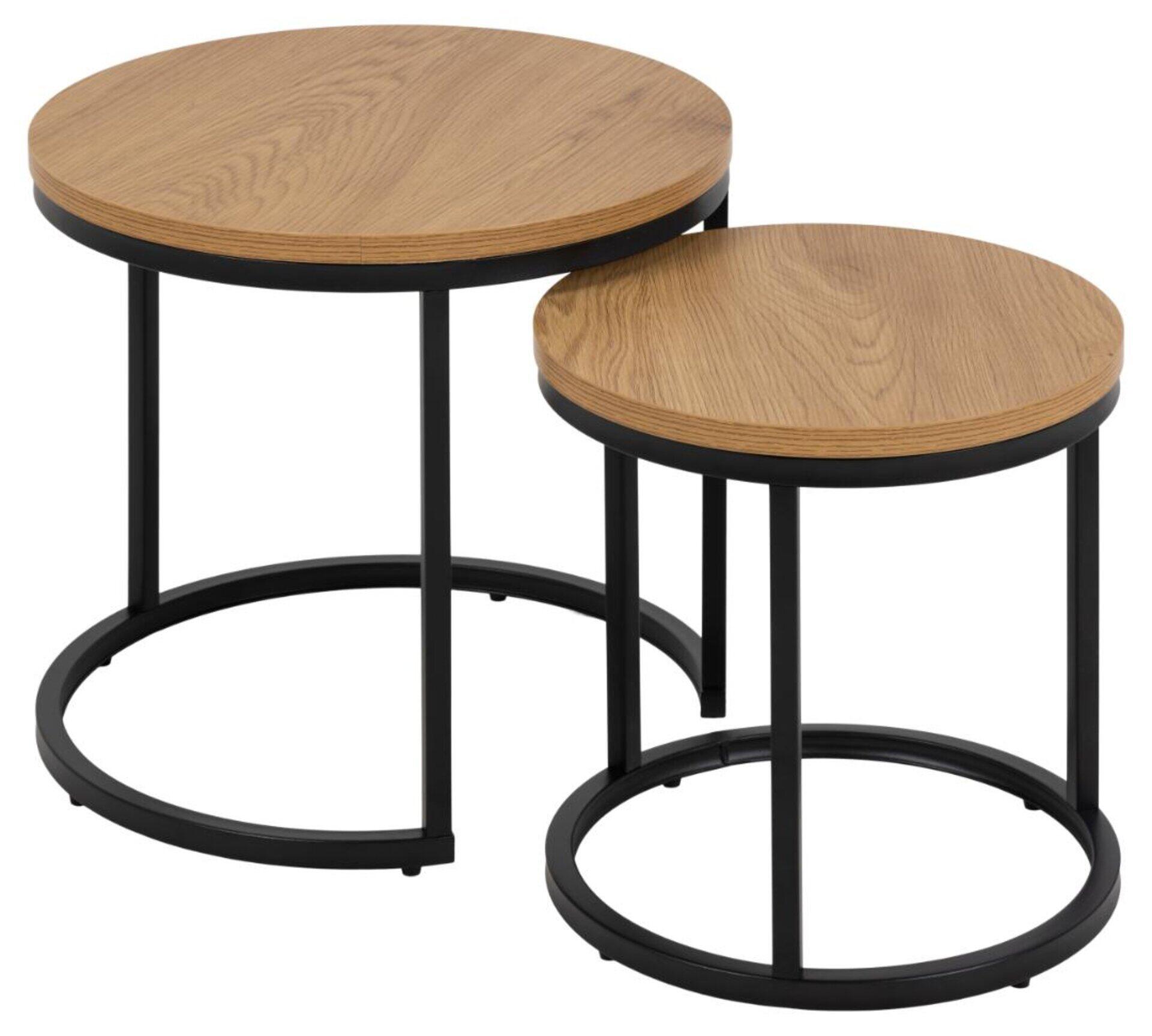 Spiro Couchtisch-Set: Zwei runde Tische mit Holzoptik-Tischplatte und schlankem, schwarzem Metallgestell in perspektivischer Anordnung, die die Stapelbarkeit des Sets demonstriert.