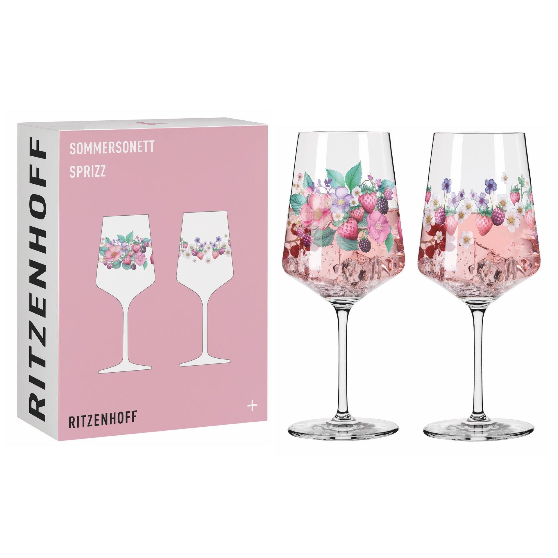 Zwei Aperitifgläser mit sommerlichem Erdbeer-Blüten-Dekor auf einer RITZENHOFF Geschenkbox, die einen schlanken Stiel und eine ausladende Kelchform aufweisen.