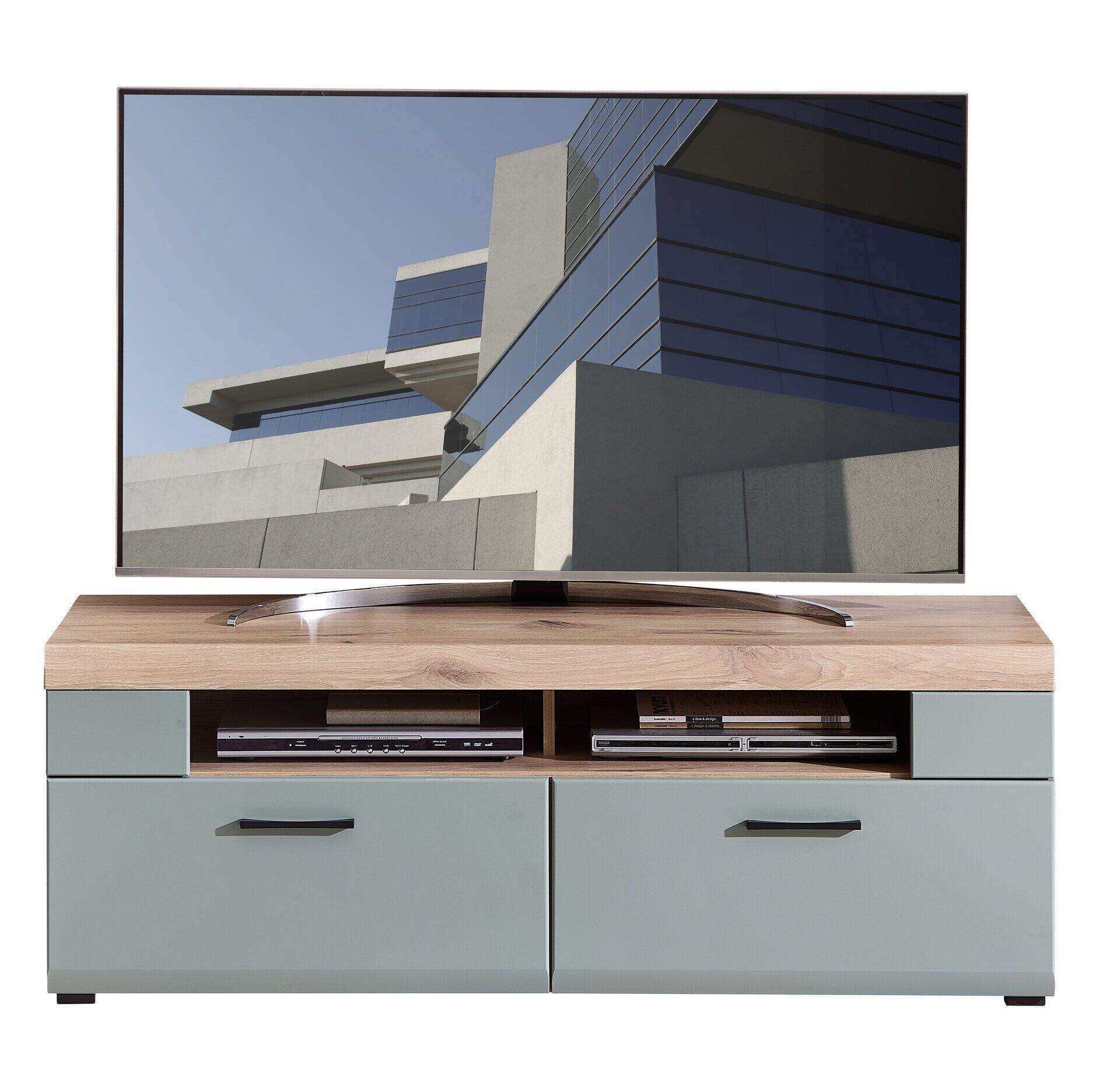 Gebogener LED-Flachbildschirmfernseher auf TV-Möbel mit DVD-Player und Büchern.