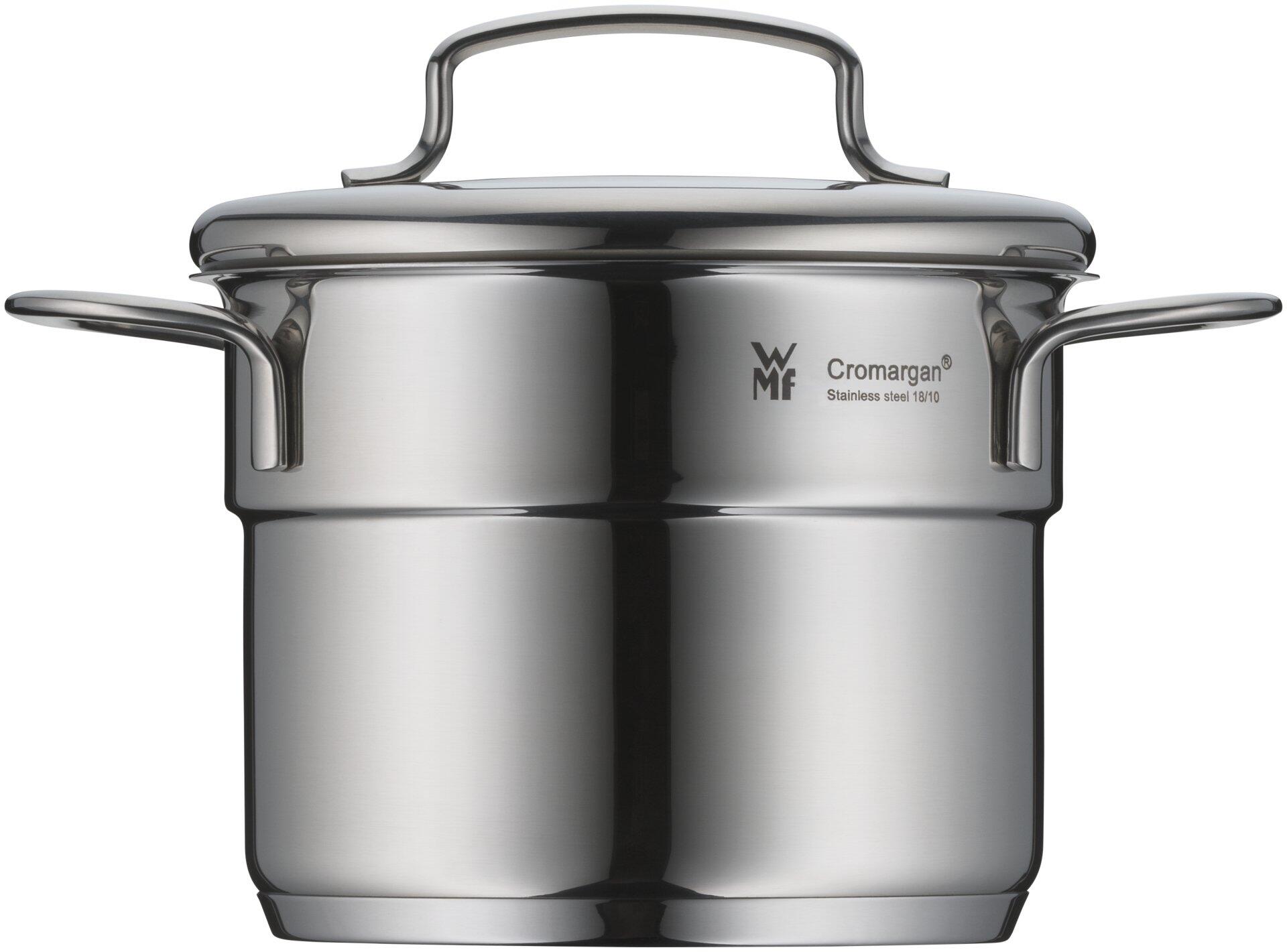 Fleischtopf Mini von WMF: Edelstahl-Kochtopf mit Deckel, zwei gebogenen Griffen und hochwertiger Cromargan Oberfläche.