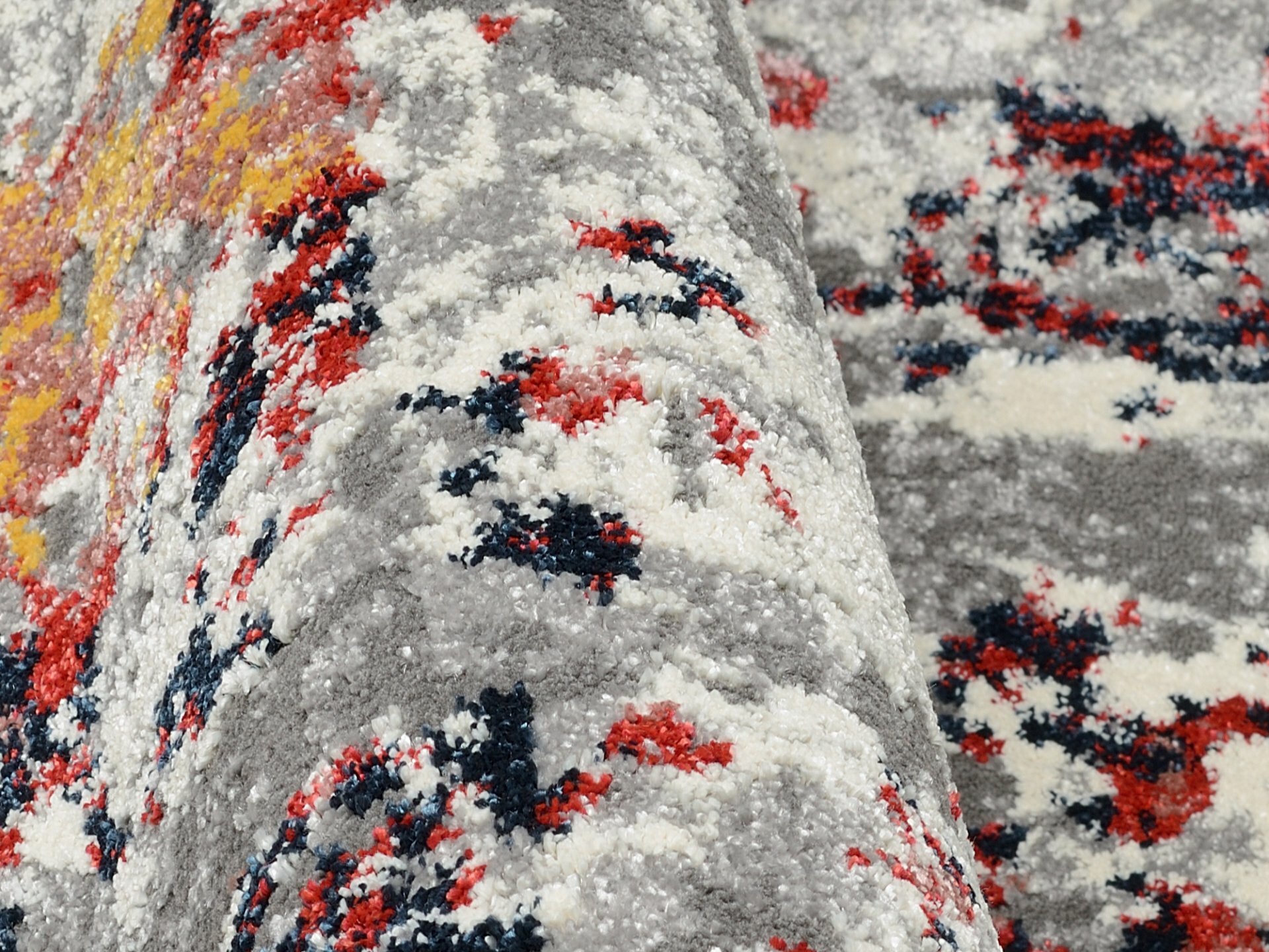 Maschinenwebteppich, Kalmira