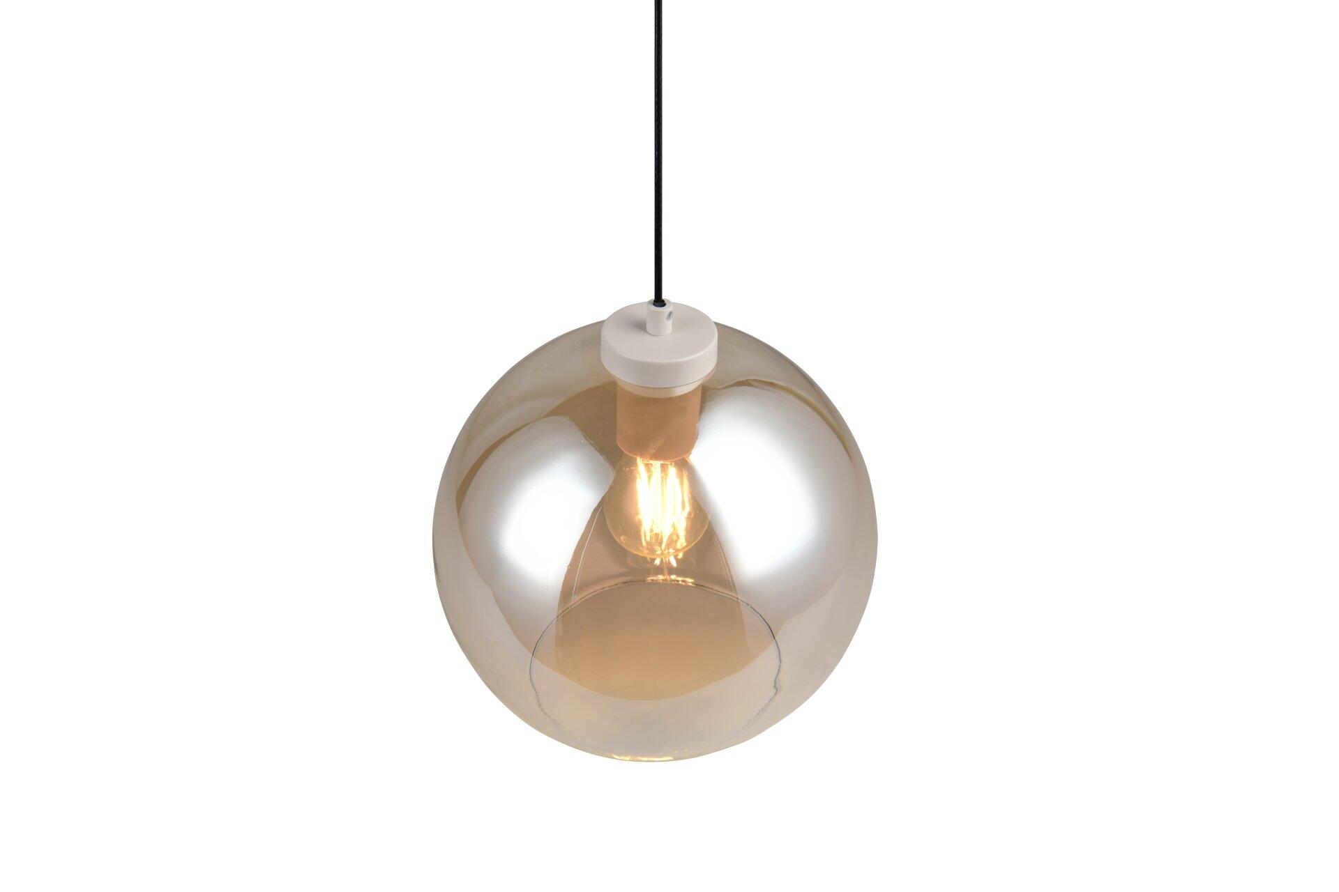 Pendelleuchte Liora mit goldfarbener Glaskugel und Edison-Glühbirne, Detailaufnahme von unten, die die runde Form und das Design betont.