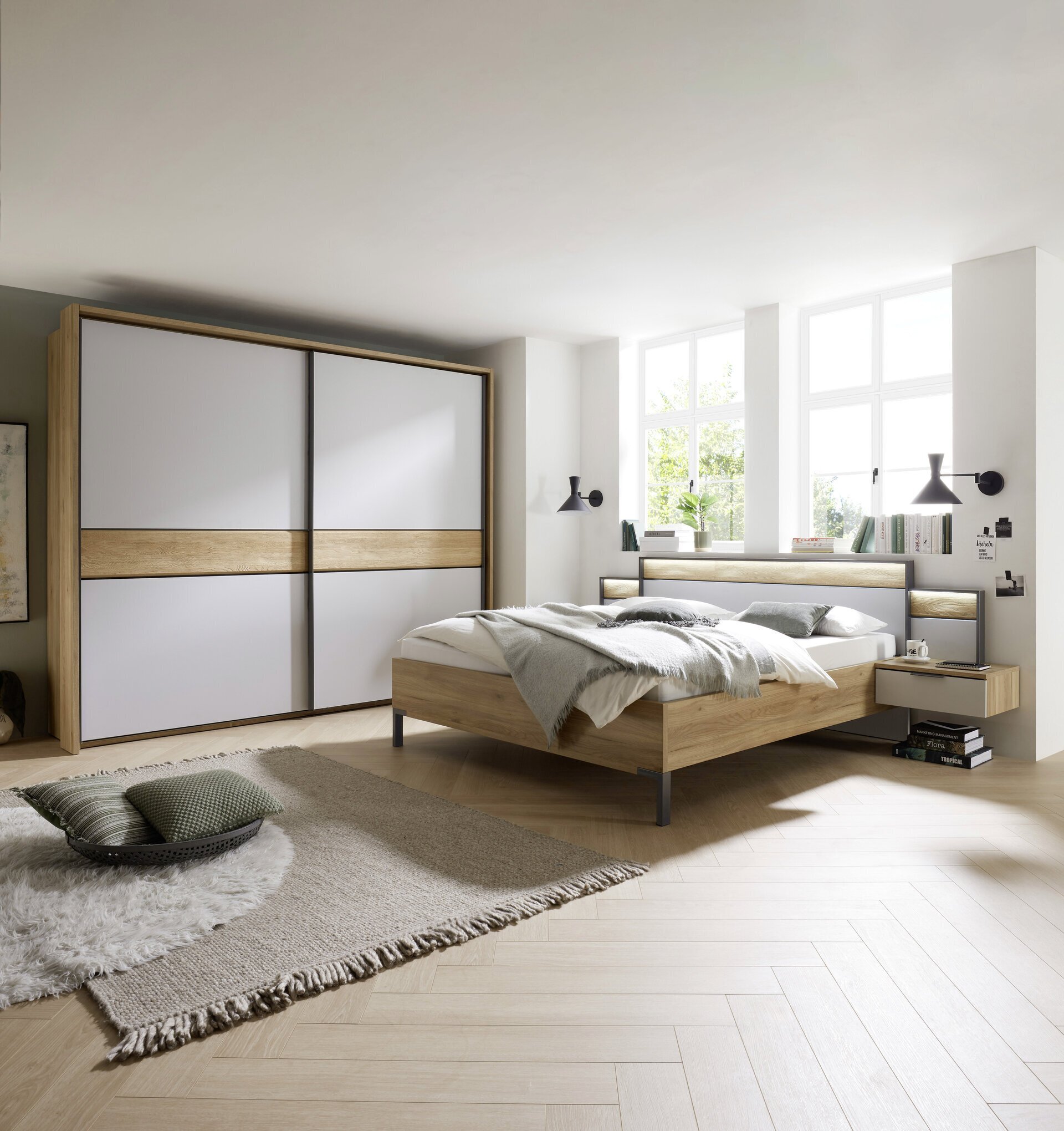 Schwebetürenschrank, Pesina