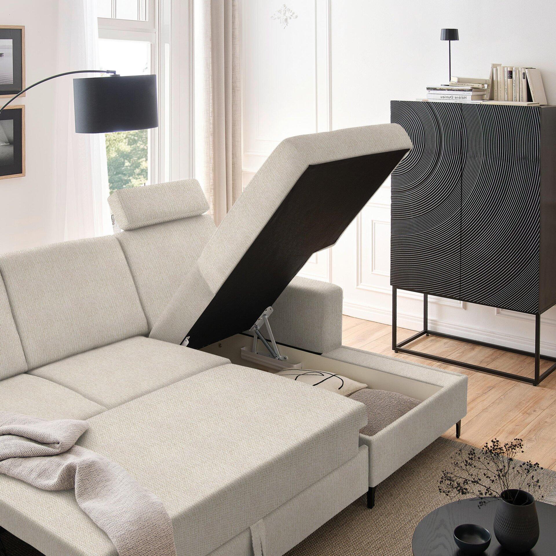 Ecksofa Balina mit angehobener Rückenlehne und hydraulischem Mechanismus zur Betätigung der Schlaffunktion.