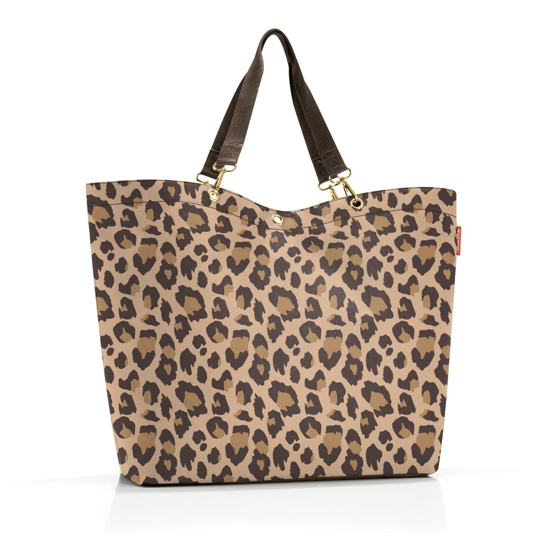 Geräumige Tragetasche Shopper xl mit Leopardenmuster, schwarzem Stoff und goldfarbenen Metallschienen.