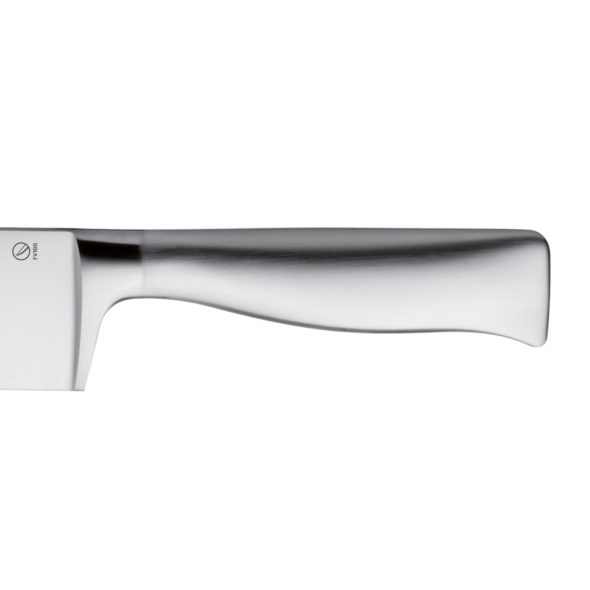WMF Kochmesser Grand Gourmet – Detailaufnahme des ergonomisch geformten, hellgrauen Griffs mit abgerundeter Form und reflektierender Oberfläche.
