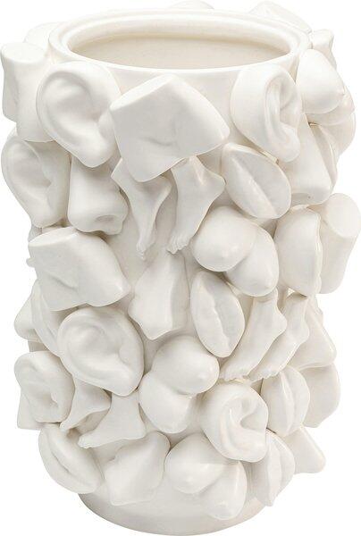 Weiße, handgefertigte Vase „Body Parts“ aus Porzellan mit dekorativen, wellenförmig angeordneten Ohrmotiven.