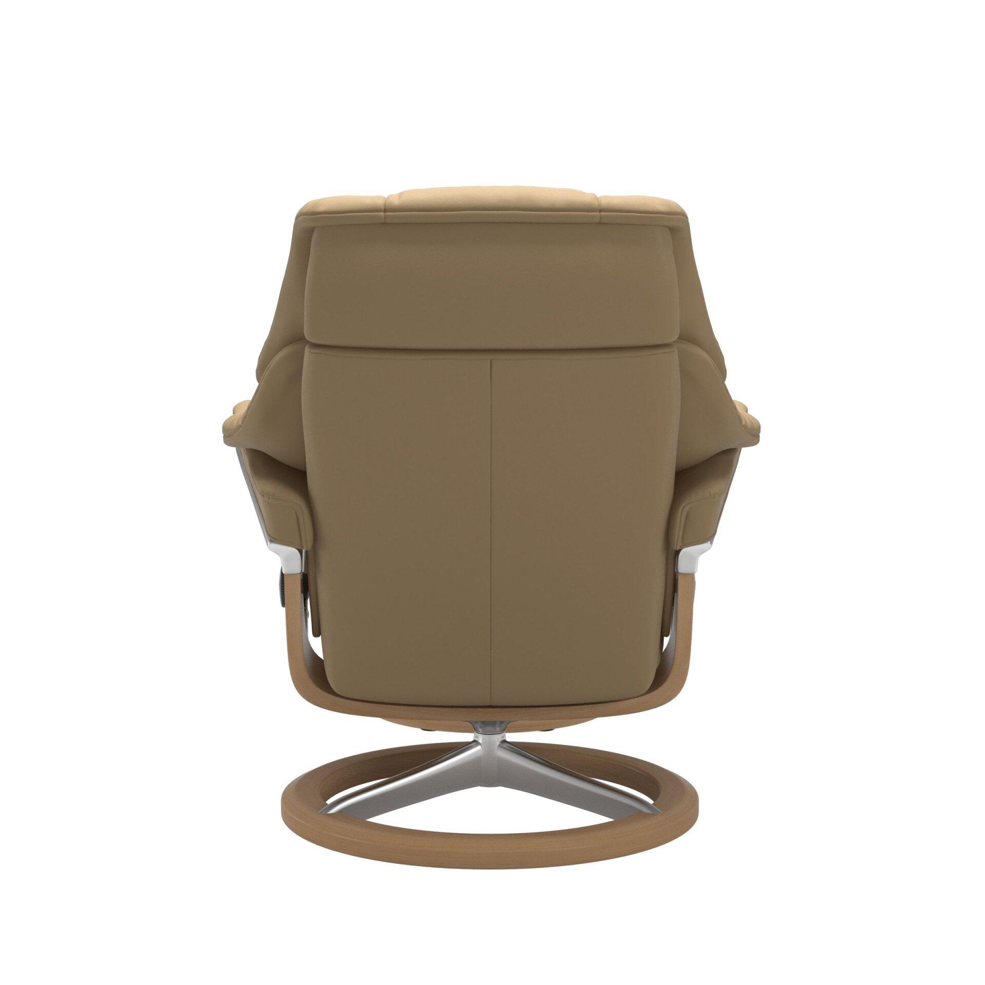 Relaxsessel Reno aus der Rückansicht mit hochgezogener, leicht geneigter Rückenlehne, breiten Armlehnen und drehbarer Basis für flexible Sitzpositionen.