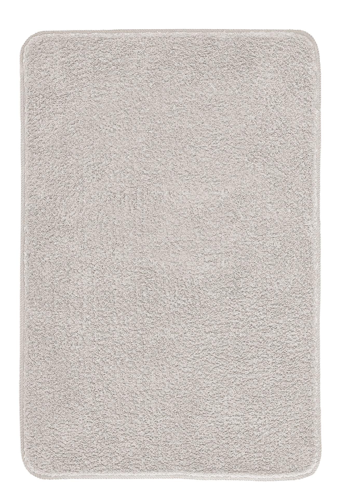 Silbergrauer Badteppich Marco mit flauschiger Textur aus 100% Polyester, aus der Vogelperspektive aufgenommen.