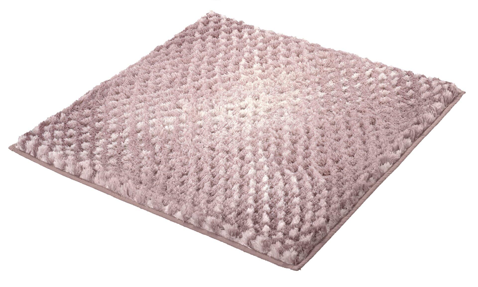 Badteppich Cory in Old Rose, aus der Vogelperspektive mit Fokus auf die weiche, flauschige Textur und Farbvariation.
