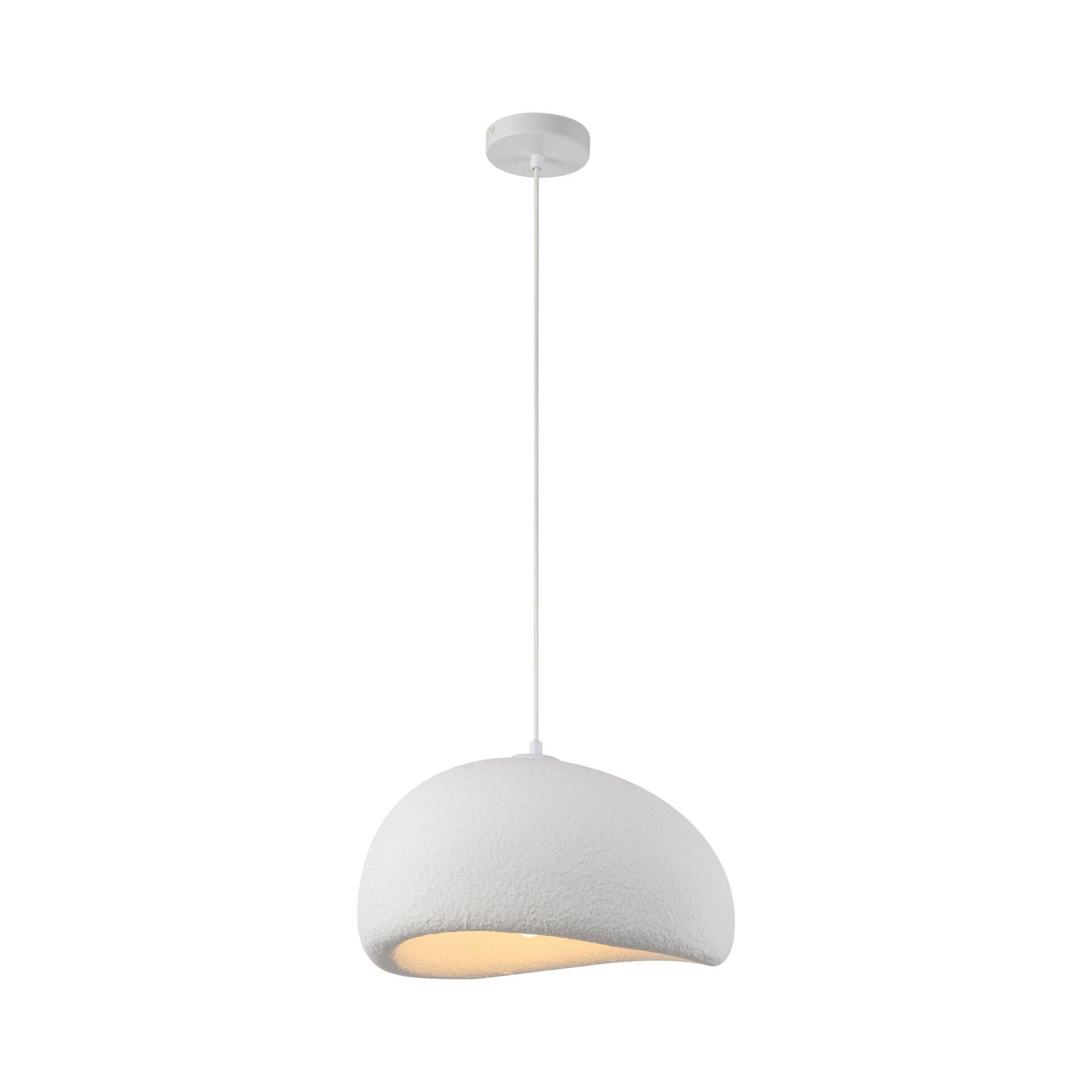 Weiße Pendelleuchte Artoni mit gewölbter Form und warmweißem Licht, dargestellt aus der Vogelperspektive, um das Design und die Aufhängung zu zeigen.