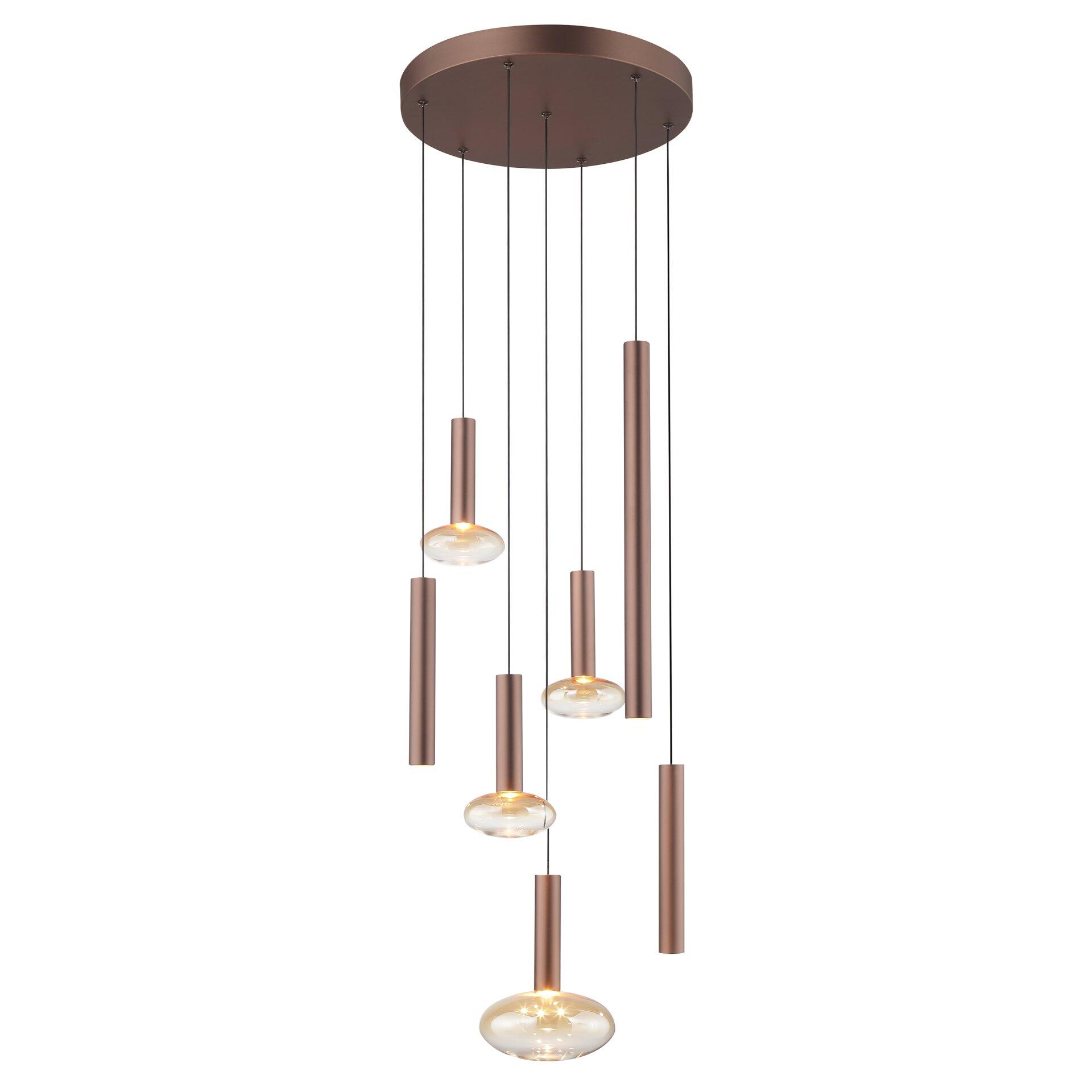 Pendelleuchte Veridian mit kupferfarbener Metallplatte und mehreren Rohren mit golden schimmernden Glaskugeln, die in unterschiedlichen Längen herabhängen und einen dynamischen Look erzeugen.