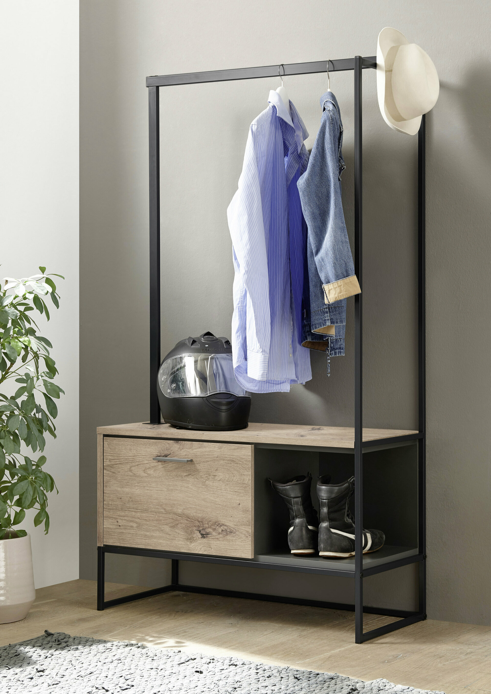 Garderobe, Jura