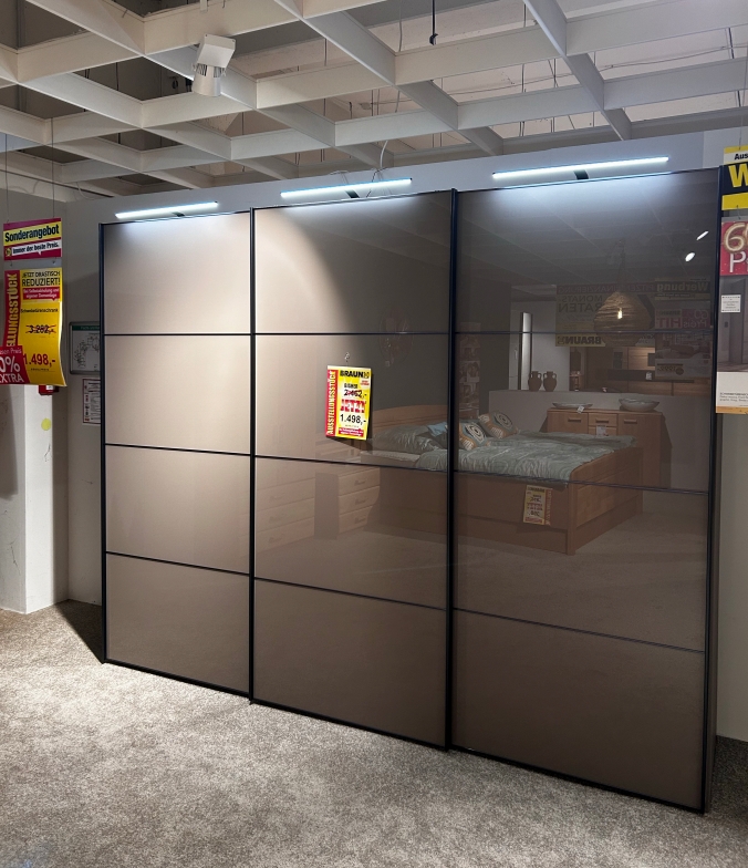 Schwebetürenschrank