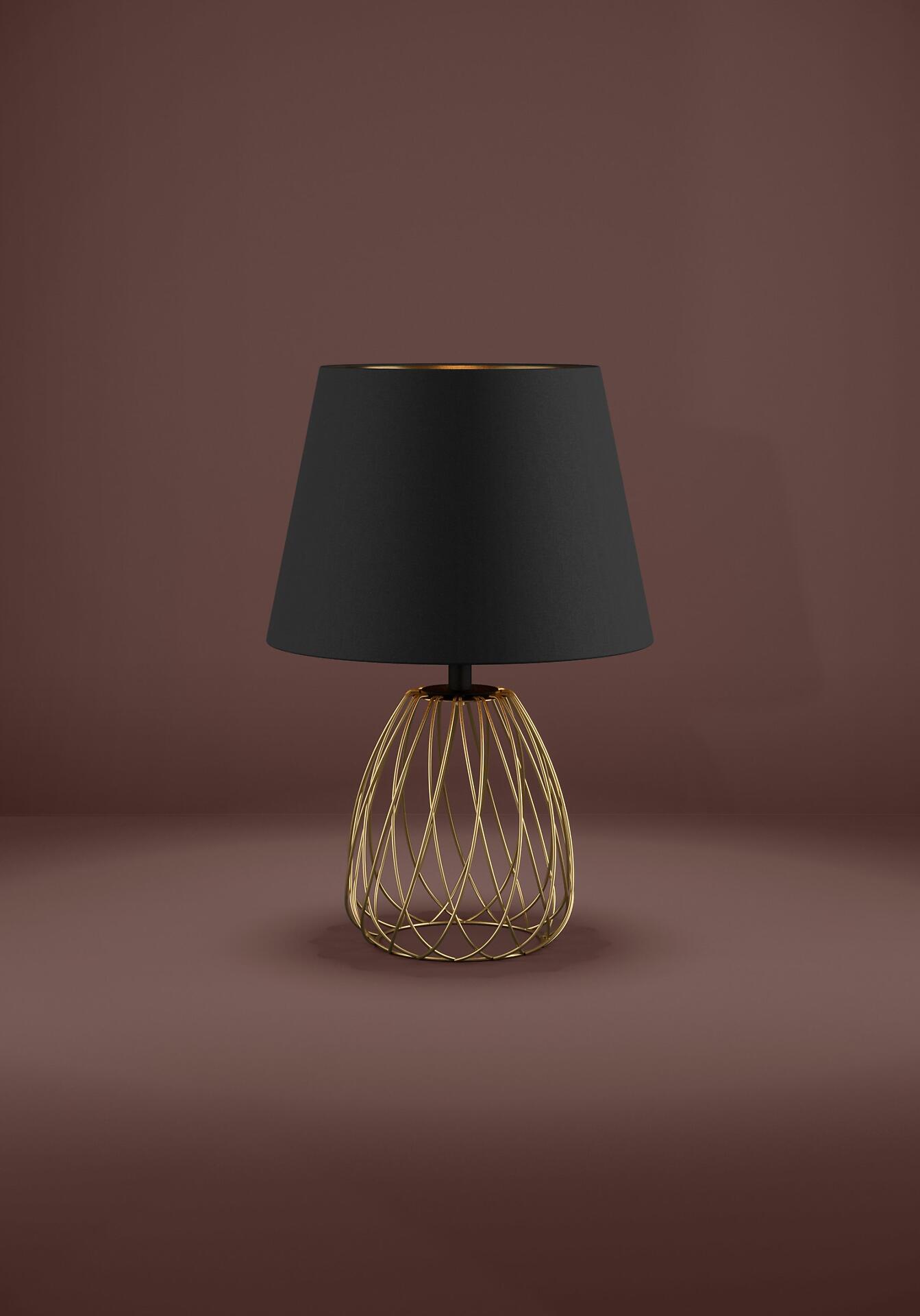 Tischleuchte Jazminia mit konischem, schwarzem Lampenschirm und dekorativem, nestartigen Fuß aus goldenen Drähten, frontal aufgenommen zur Darstellung des Designs.