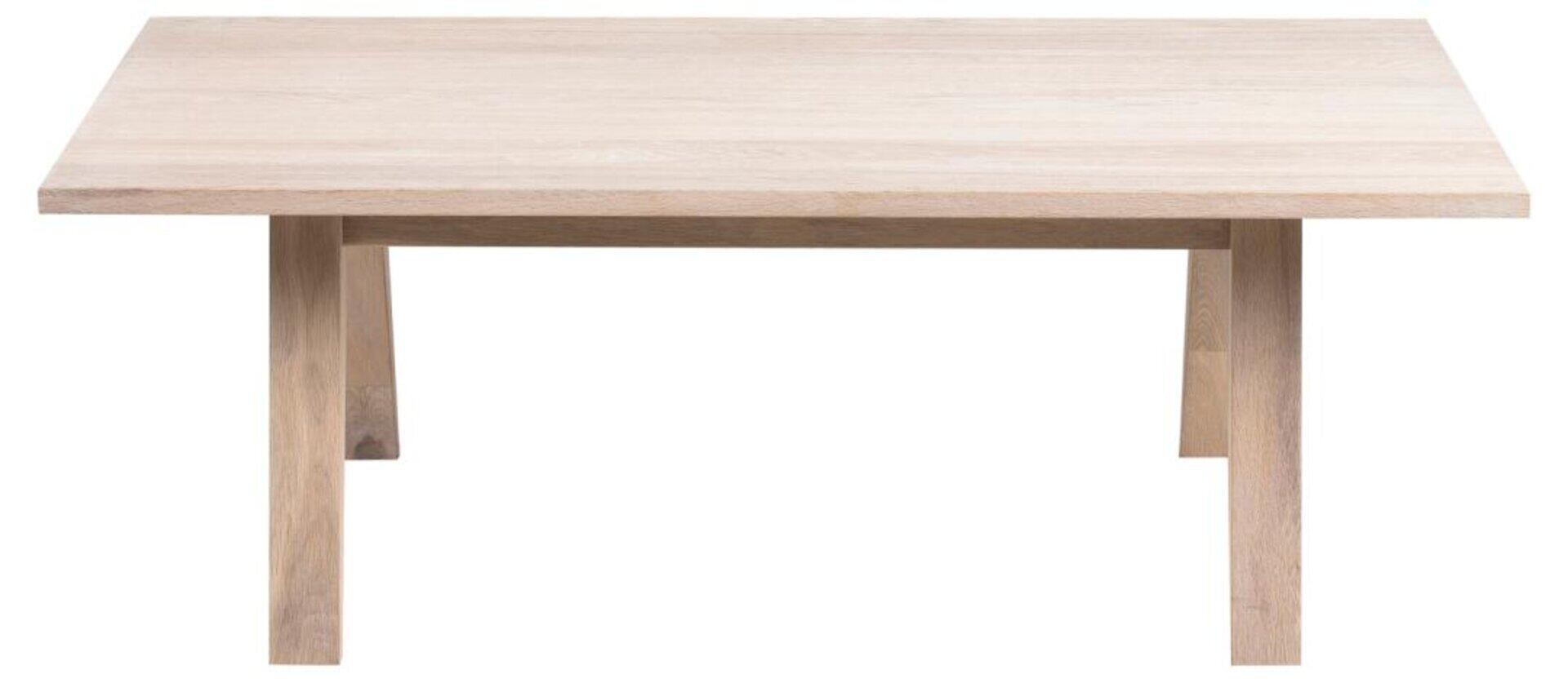 Couchtisch A-Line mit rechteckiger Tischplatte aus hellem Holz, robusten Holzbeinen und verbindendem Querstreifen für zusätzliche Stabilität, dargestellt in einer frontalen Perspektive.