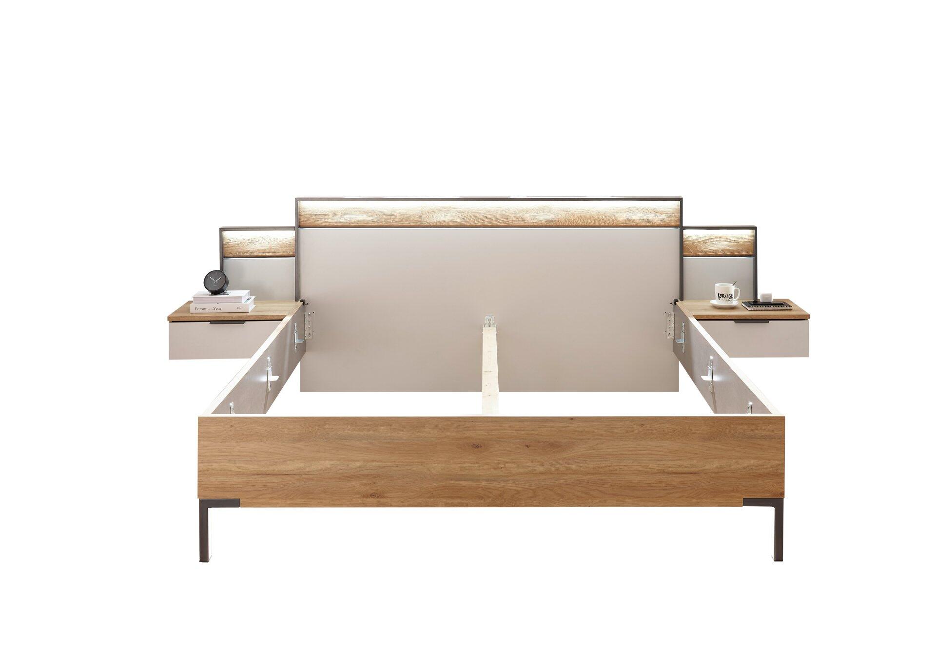 Pesina Bett in Graphit mit modernem Kopfteil aus weißen und Holzfarbenen Platten, integrierten Ablageflächen und Bettwäsche aus Vogelperspektive.