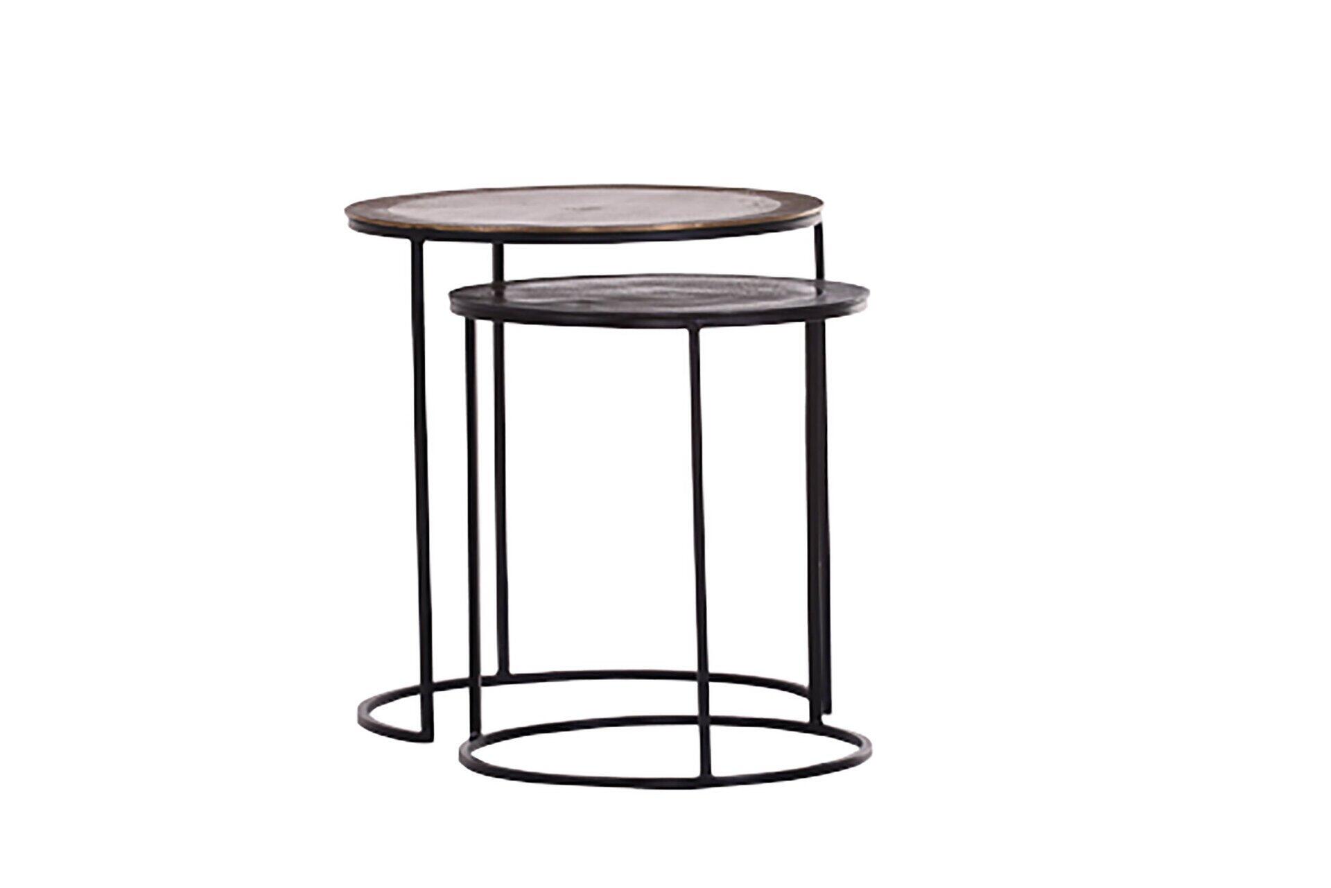 Stapeltisch 4061915067935 mit zwei runden Tischplatten, schwarzen Eisenbeinen und marmorähnlicher Oberfläche, aus dreieckiger Perspektive dargestellt.