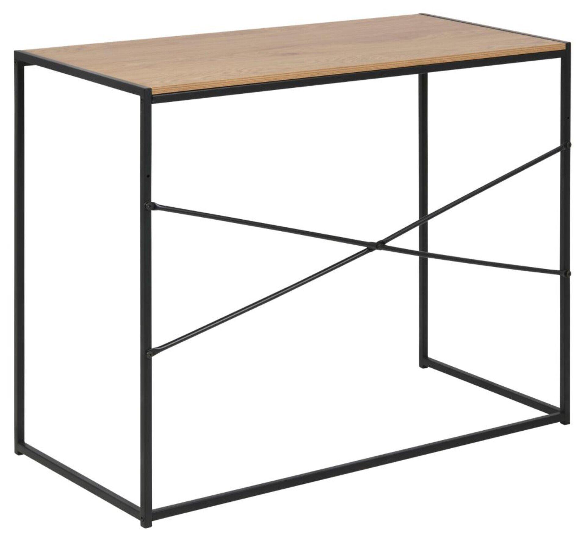 Beistelltisch Seaford mit rechteckigem Tischblatt in heller Holzoptik und filigranem schwarzem Metalluntergestell mit diagonalen Verstrebungen.