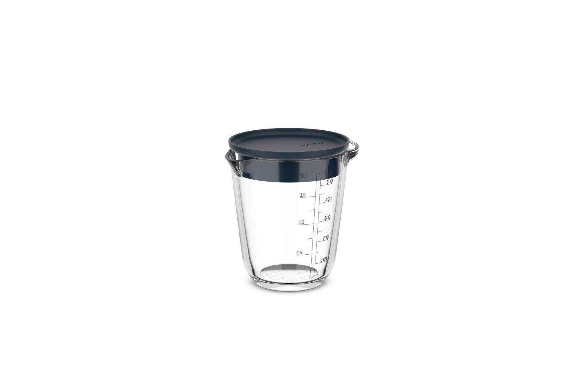 Messbecher Chef it aus Glas mit Milliliterskala von 0 bis 500 ml und schwarzem Deckel mit Ausgussöffnung.