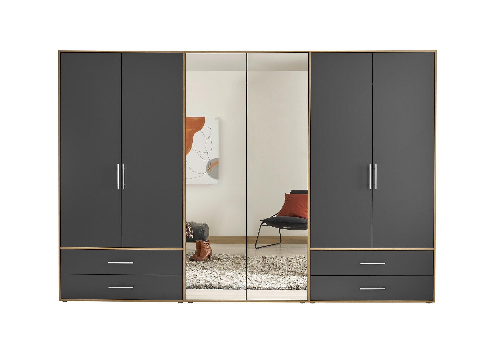 Velas Kleiderschrank mit sechs Türen, geöffnet im Frontalblick, zeigt das Innenleben mit Kleiderstangen, Regalböden, Schubladen und Kleidungsstücken.
