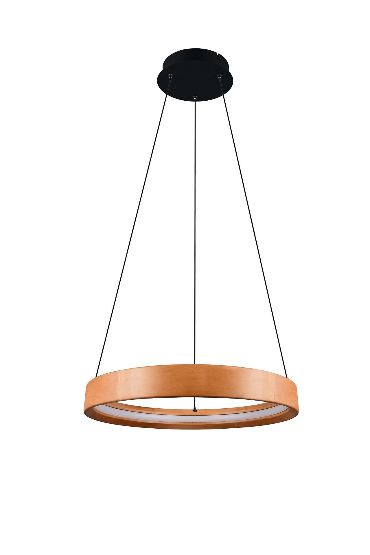 Pendelleuchte Lynwood mit warmen Holzrahmen und runder LED-Lichtquelle, dargestellt im Gegenlicht und hängend an drei schwarzen Kabeln mit Deckenelement.