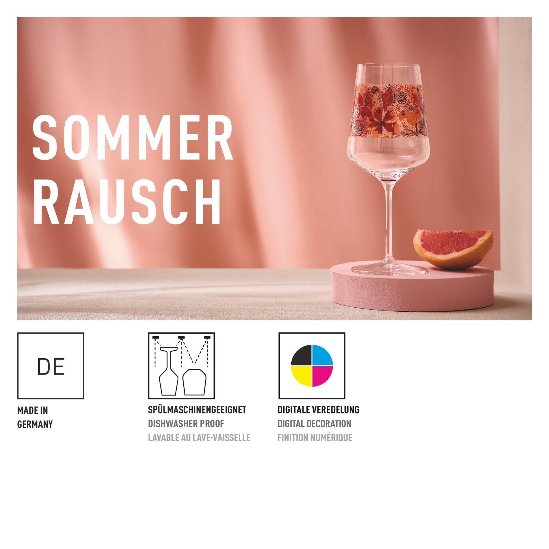 Aperitifglas auf Holzuntersetzer, halb gefüllt mit Wein, präsentiert mit Icons für "Made in Germany", "Spülmaschinengeeignet" und "Digitale Veredelung".