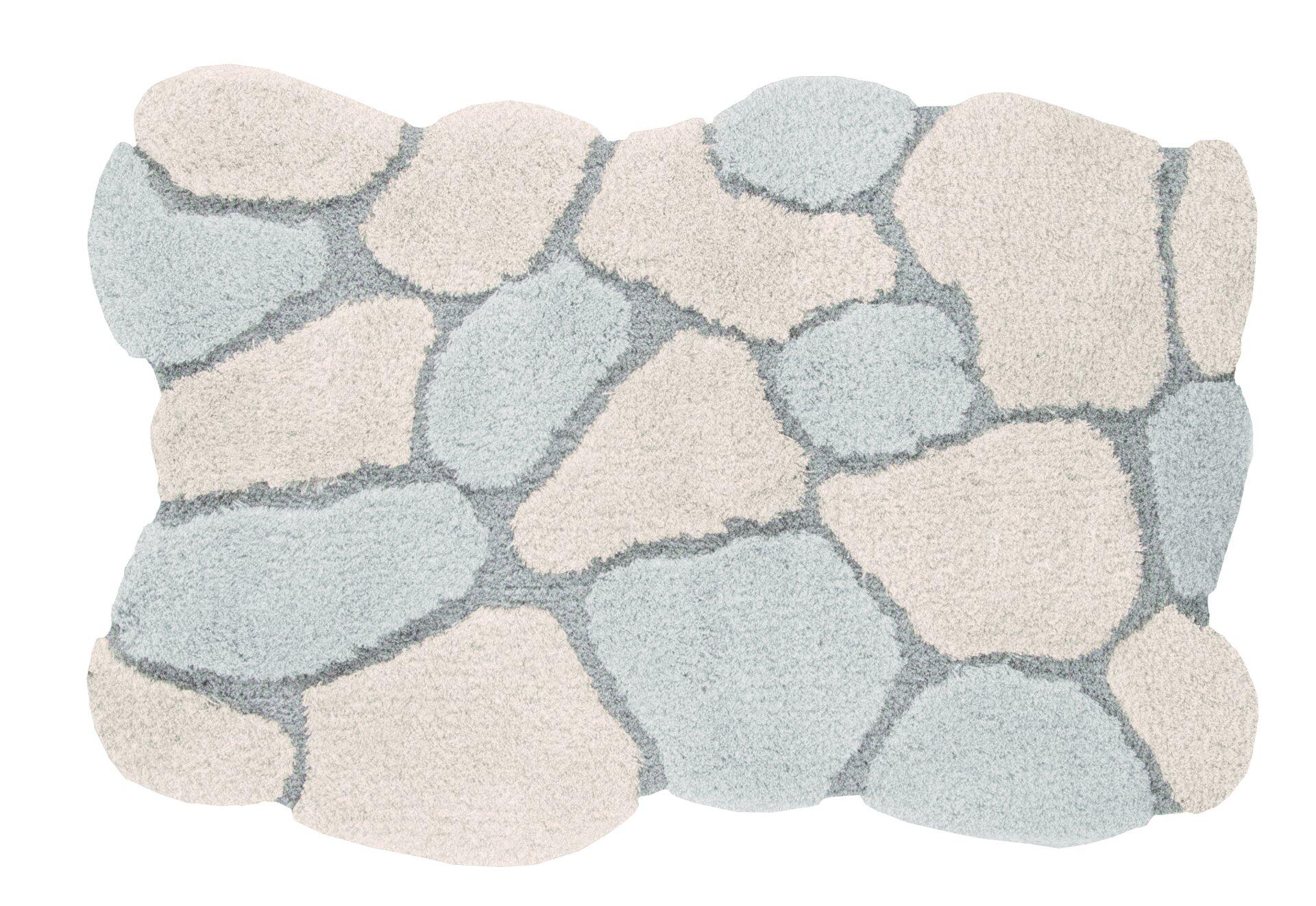 Detailaufnahme der Badteppich-Fliese "Brick" mit einem Design aus abgerundeten Steinen in Beige und Grau, das eine flauschige Textur zeigt.