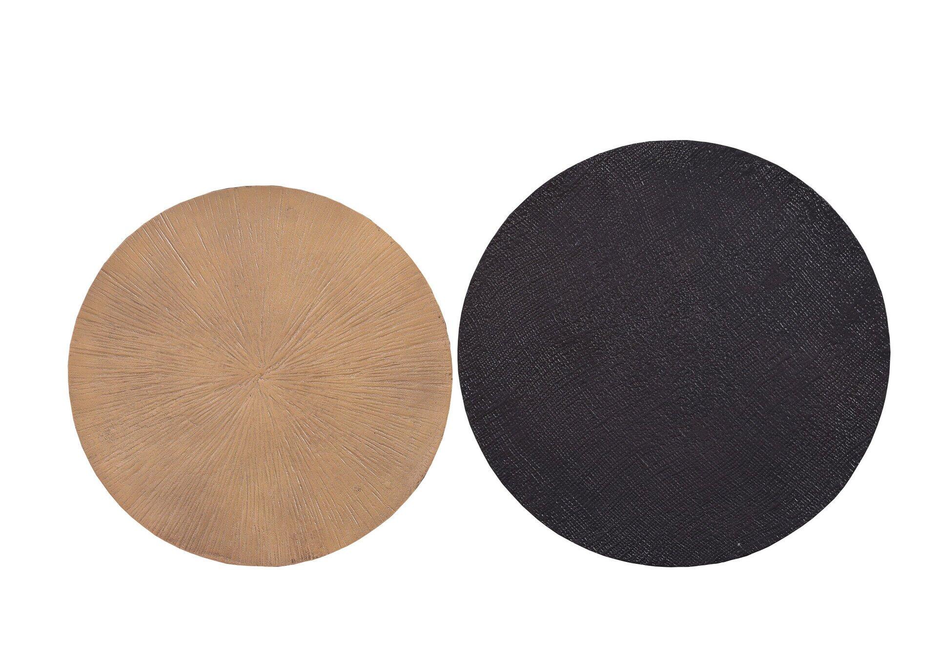 Zwei runde Beistelltische mit Eisenfüßen, einer in Beige mit Holzmaserung und der andere in Schwarz, dargestellt aus Frontalperspektive vor weißem Hintergrund.