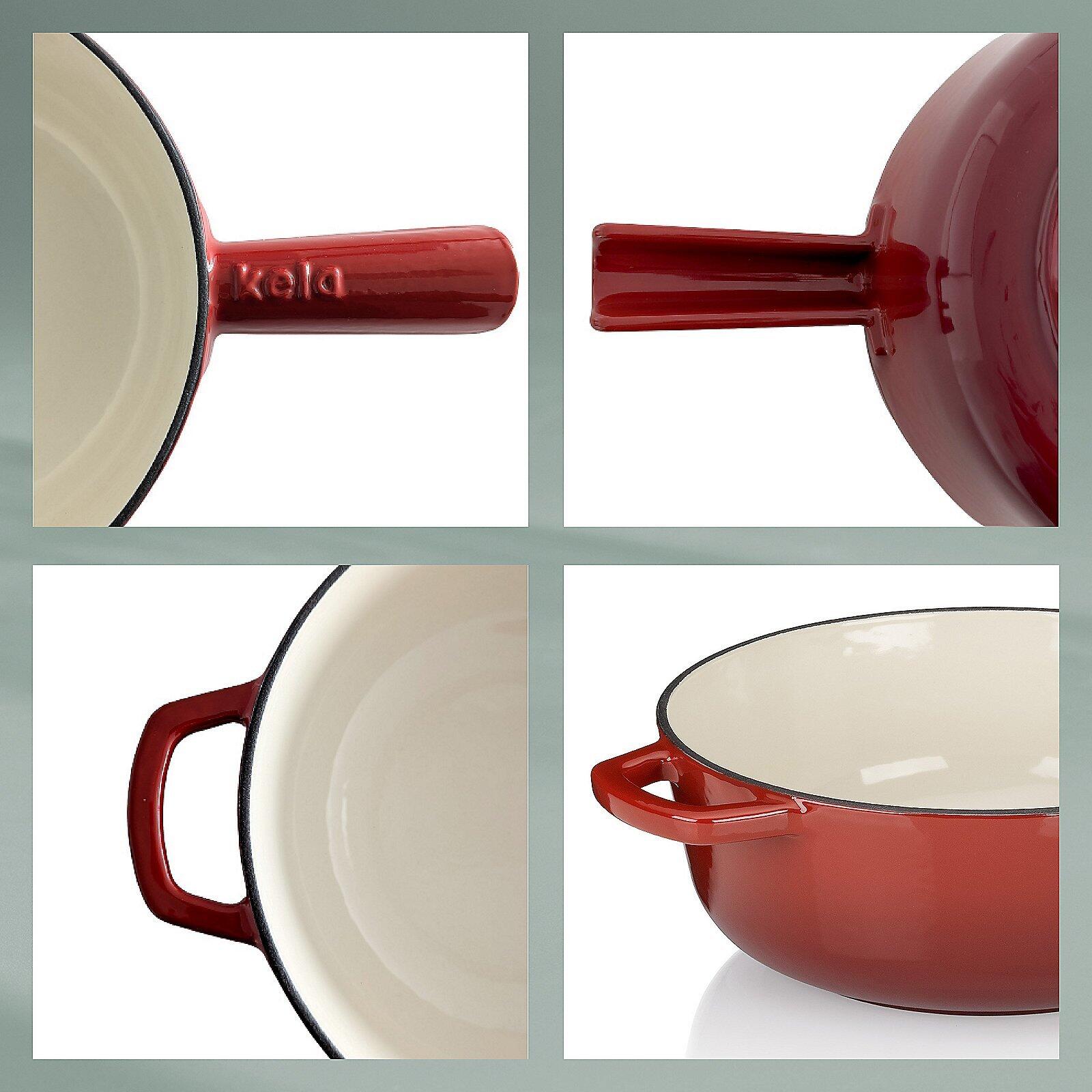 Nahaufnahme der roten, gebogenen Henkelfassung des Käsefondue-Sets Calido mit dem Schriftzug "Kela".
