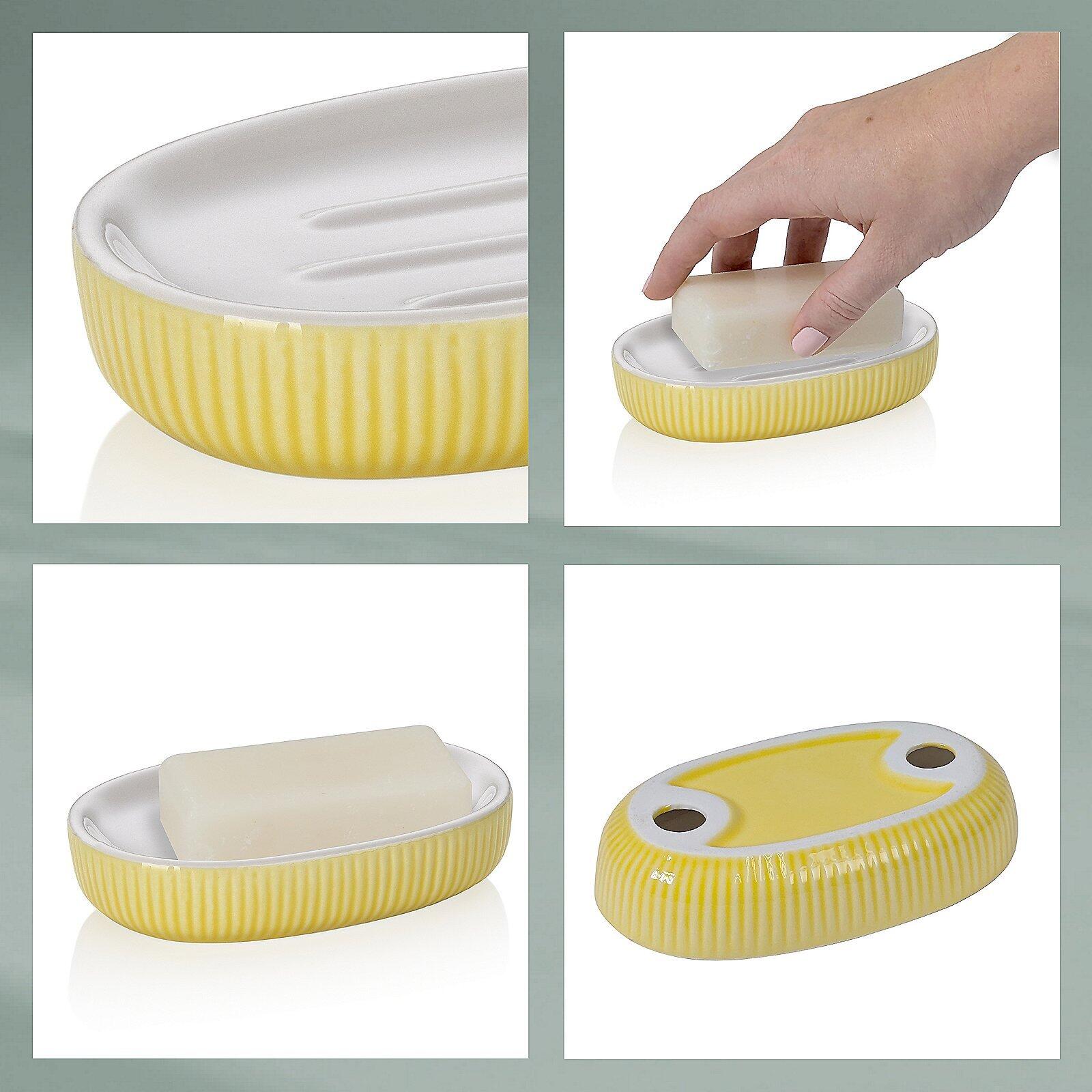 Gelbe Seifenschale Ava aus der Vogelperspektive mit Seifenstück und vertikalen Rillen für Drainage.
