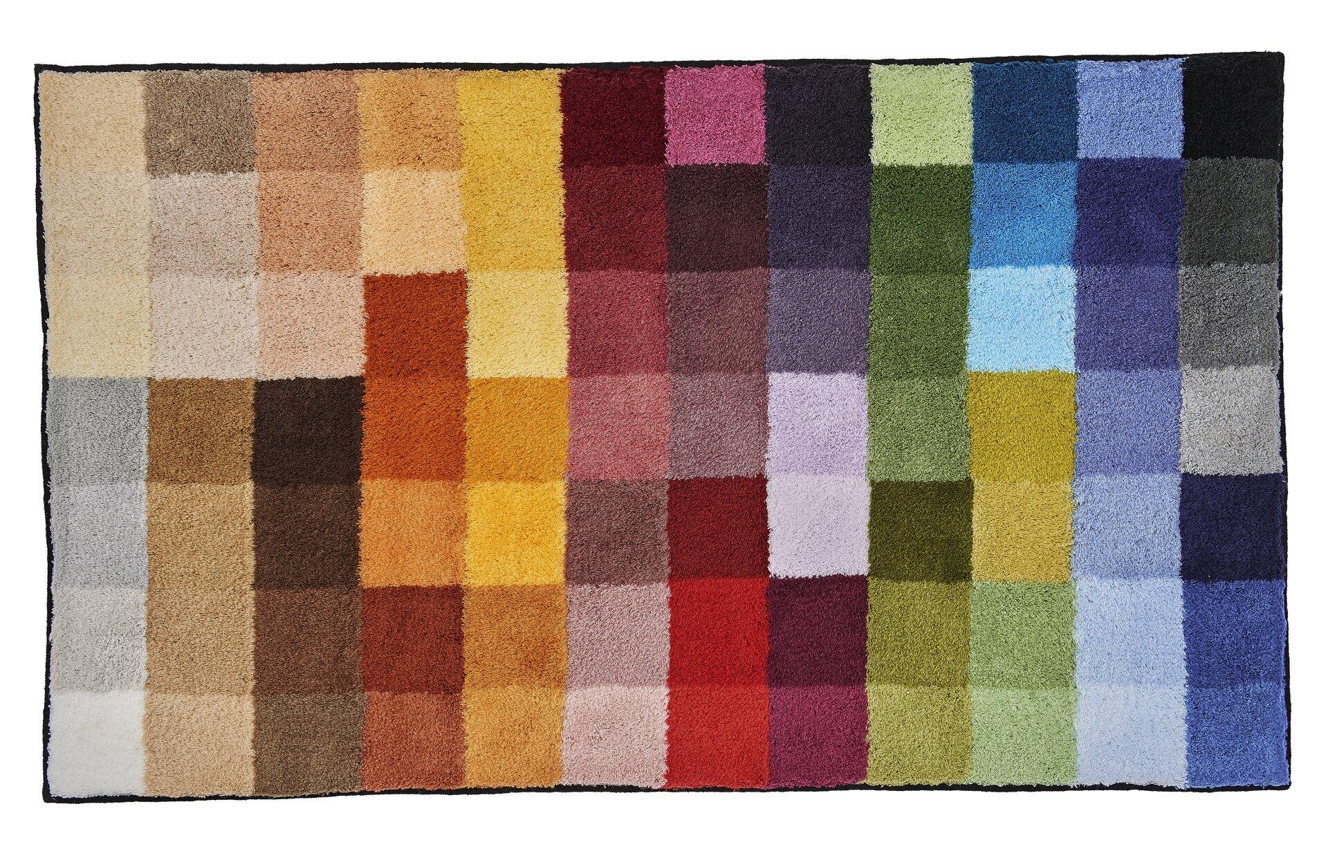Quadratischer Badteppich Cubetto mit farbenfrohen, unterschiedlich strukturierten Quadraten in Beige, Braun, Gelb, Orange, Rot, Lila, Blau und Grün.