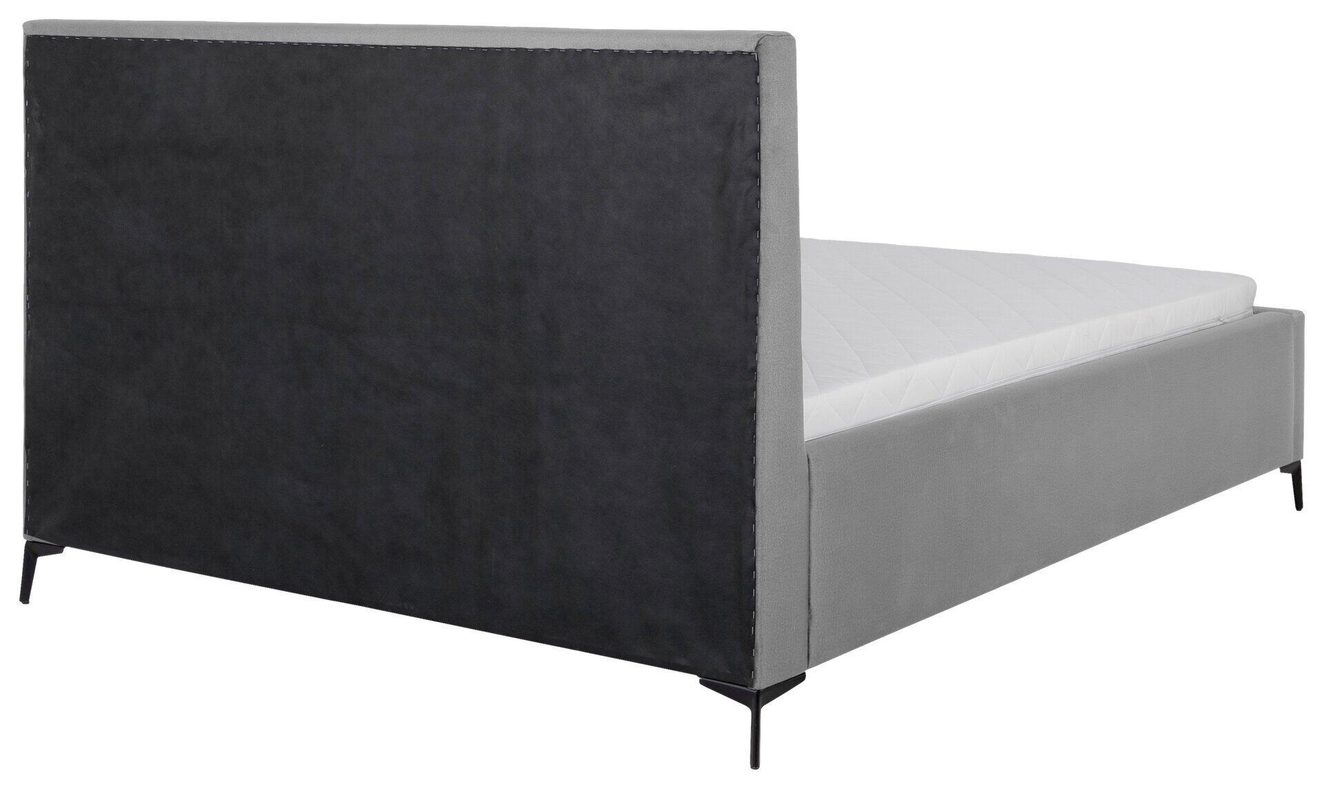 Alini Bett mit grauem Stoffbezug, hohem Kopfteil und schwarzen Metallfüßen in schräger Seitenansicht.
