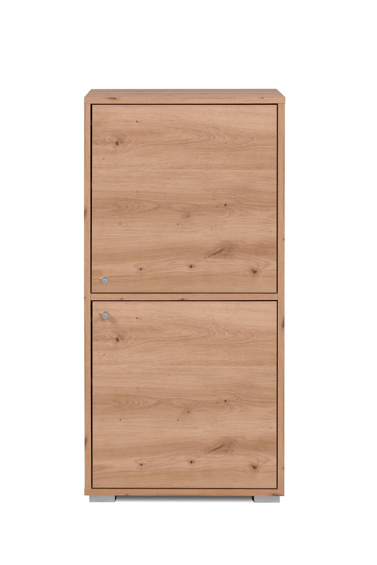 Regal Fyn 20D mit Aluminium-Griff und -füßen, aus hellem Holz mit natürlicher Maserung und einer Tür mit blauem Metallknopf.