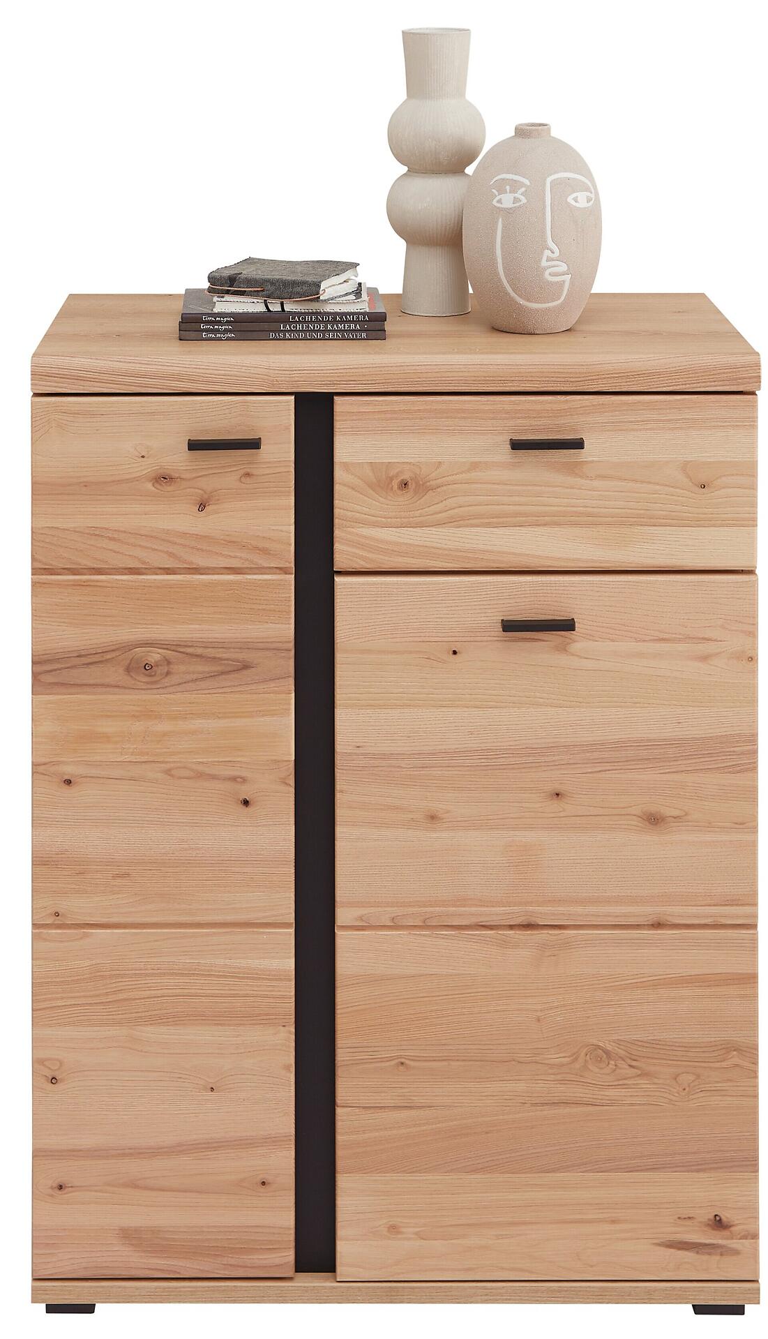 Schuhschrank Sonos mit gebürsteter Altholzfront und vertikalem Designelement, dargestellt in Seitenansicht vor neutralem Hintergrund.