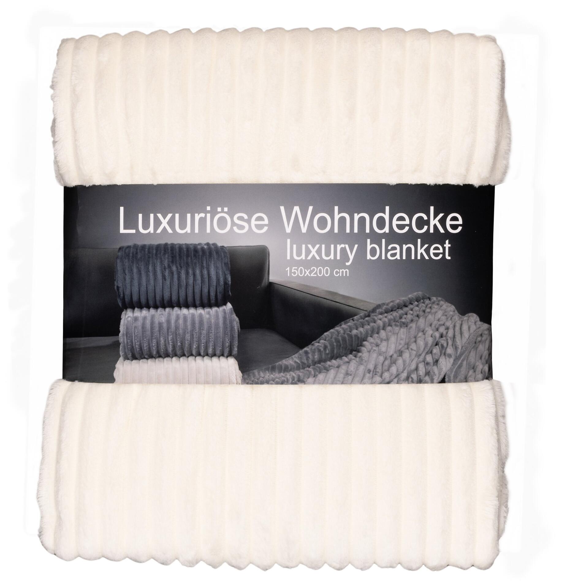 Wohndecke Oslo, ecrufarbene Polyesterdecke mit strukturierter Oberfläche und vertikalen Linien, frontal aus leicht erhöhter Perspektive fotografiert.