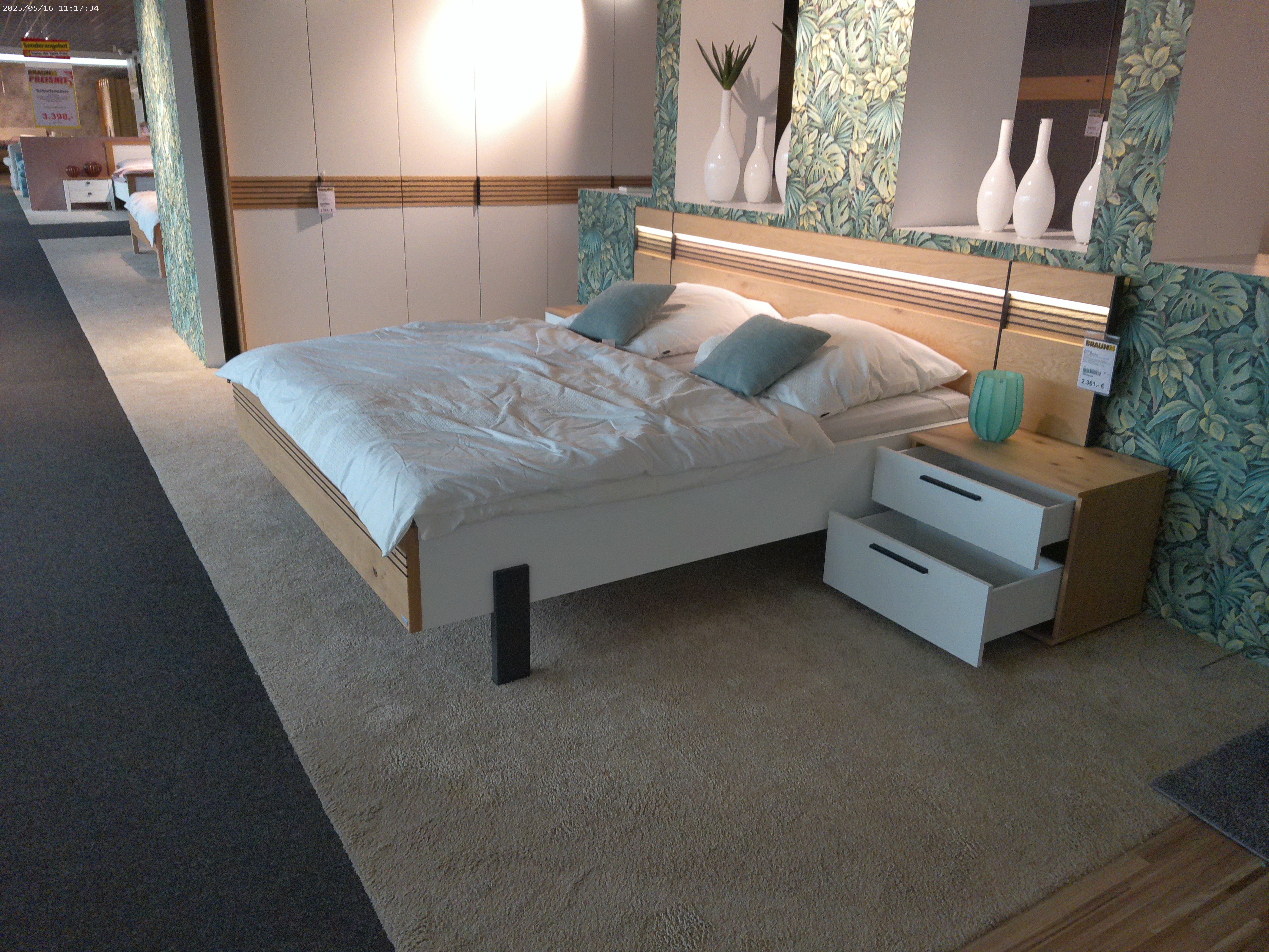 Schlafzimmer Balkeneiche furniert, Abs. Lack weiß Schlafzimmer Balkeneiche furniert, Abs. Lack weiß