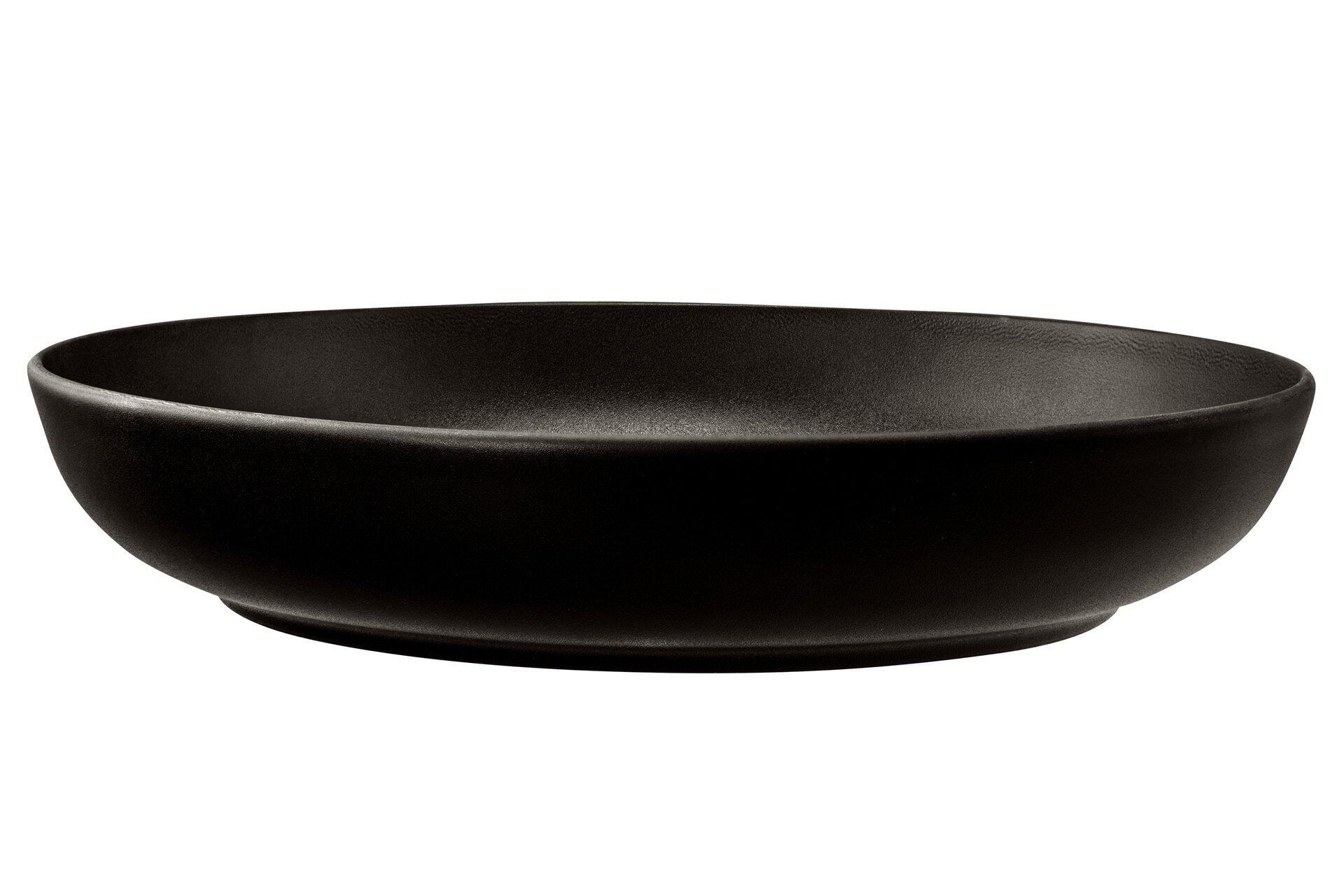Schwarze Foodbowl Liberty mit flacher, runder Form und leicht gewölbten Innenwänden in Seitenansicht.