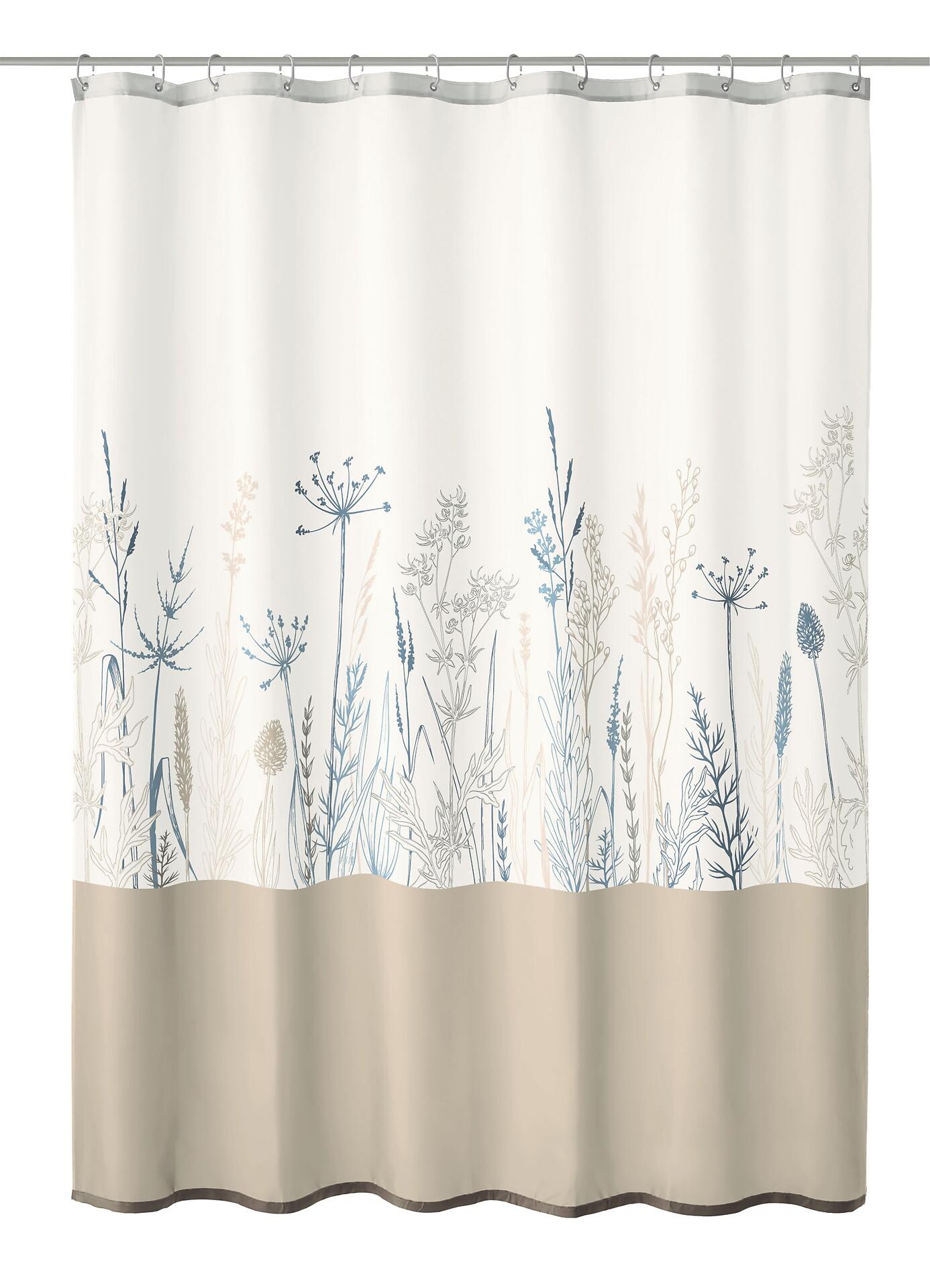 Duschvorhang TXT Savannah mit grafischem Pflanzenmuster in Blau- und Grautönen auf hellem Beige, ergänzt durch einen unbedruckten Abschluss und silberfarbenen Haken.