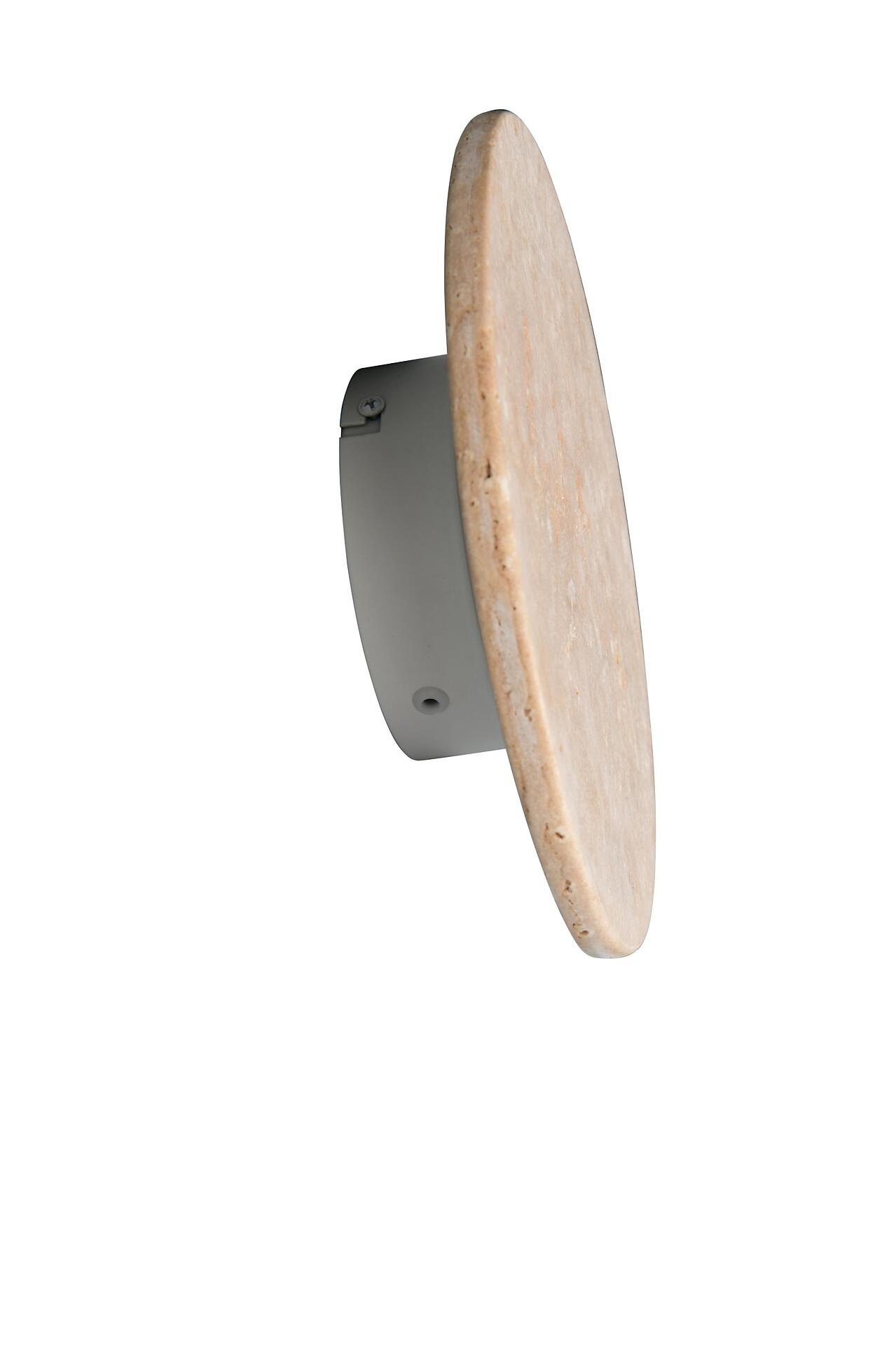 Wandleuchte Bobbin, Detailaufnahme des Befestigungselements mit rundem, natursteinartigem Element und gebogener, grauer Metallklammer.