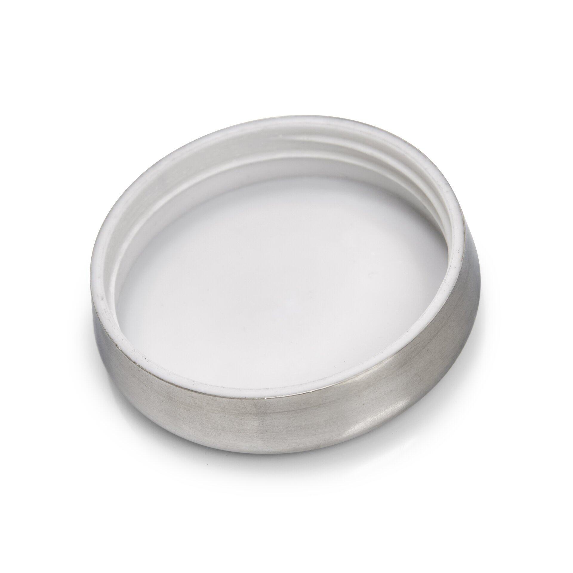 Silberfarbener Beistelltisch mit minimalistischem Design, dargestellt in 3/4-Perspektive.