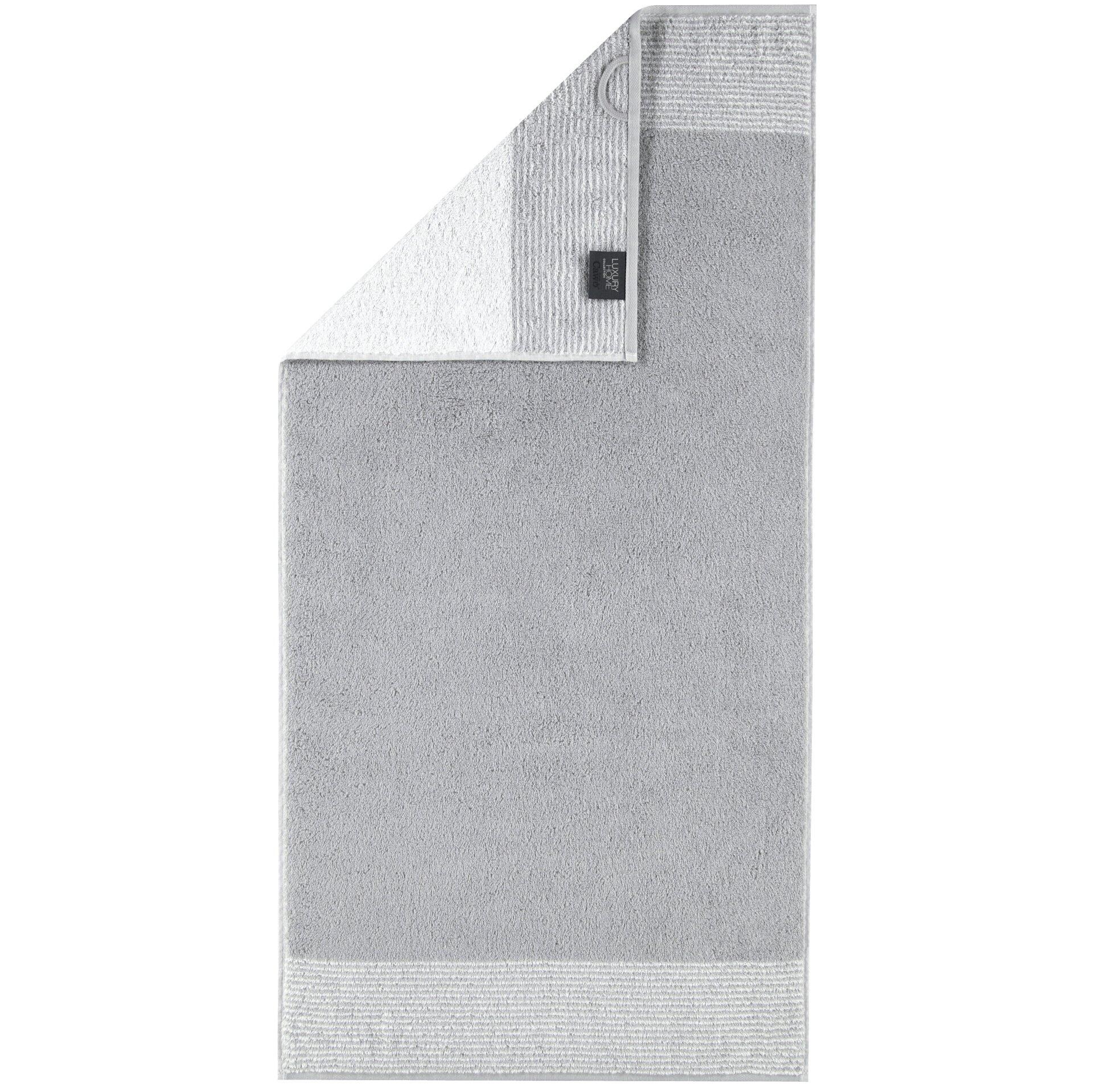 CAWÖ Two-Tone Handtuch aus Baumwolle mit strukturierter Oberfläche und schwarzem Etikett, frontal abgebildet.