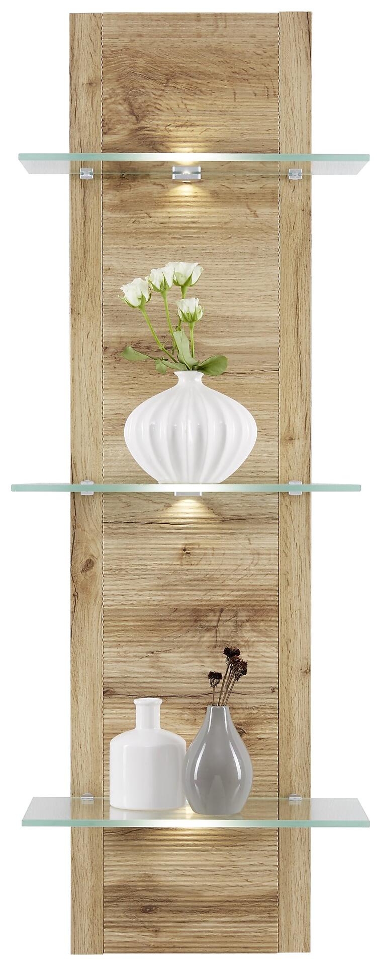 Wandregal Alamo mit drei Glasböden und LED-Beleuchtung, dargestellt als hoher, schmaler Eckregal-Baukasten mit horizontalen Lamellen und drei bepflanzten Vasen auf den Glasböden.
