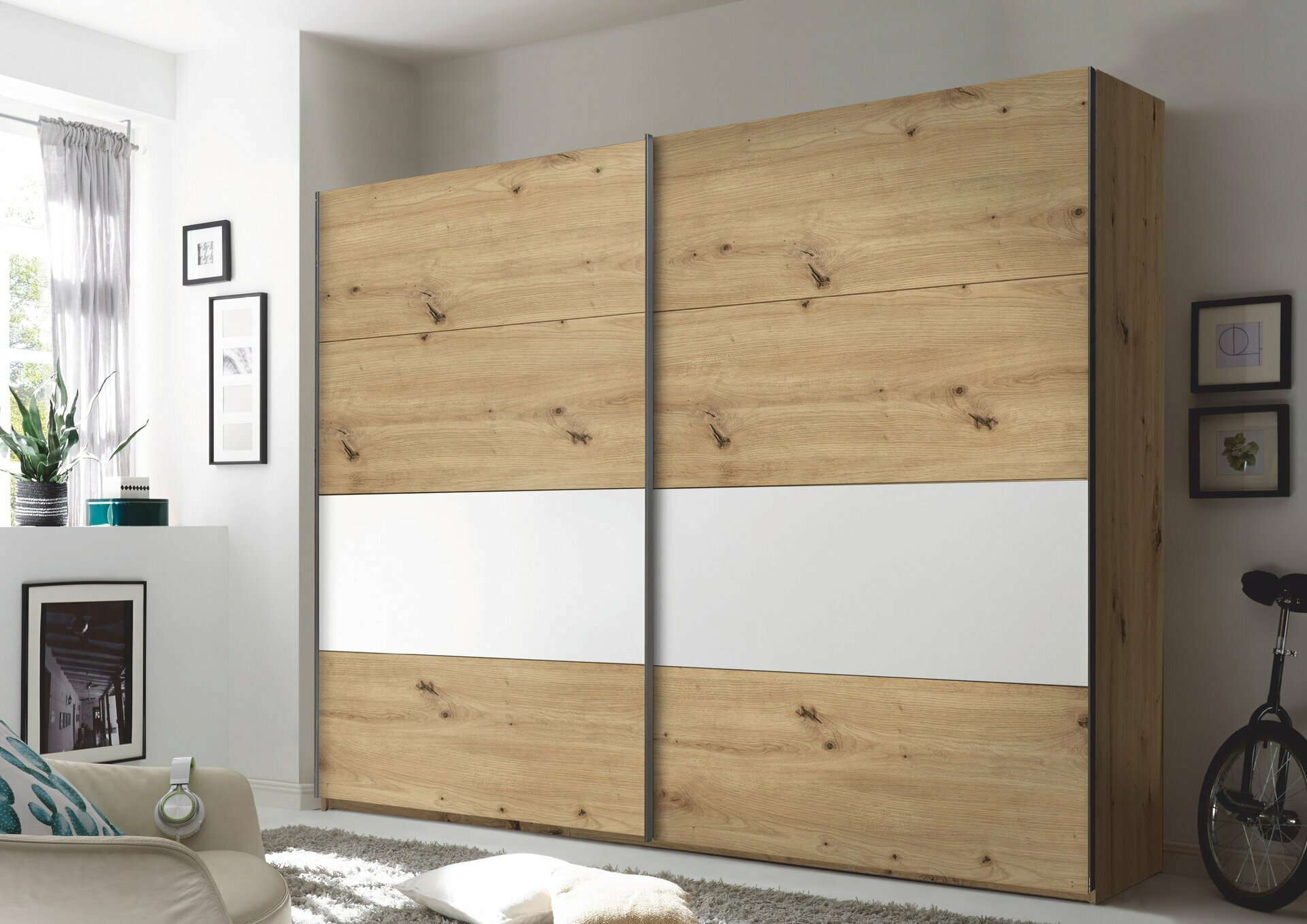 Schwebetürenschrank, Ontario