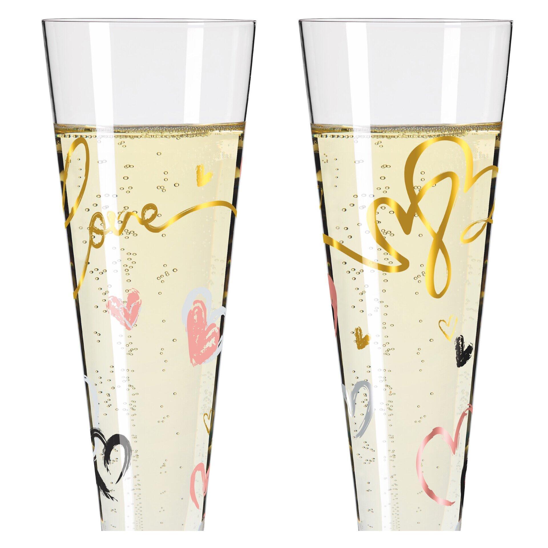 Zwei Champagnergläser aus dem Champagnerglas-Set, hochformatig dargestellt, mit goldenem "love"-Schriftzug und Herz-Design auf der Vorderseite.