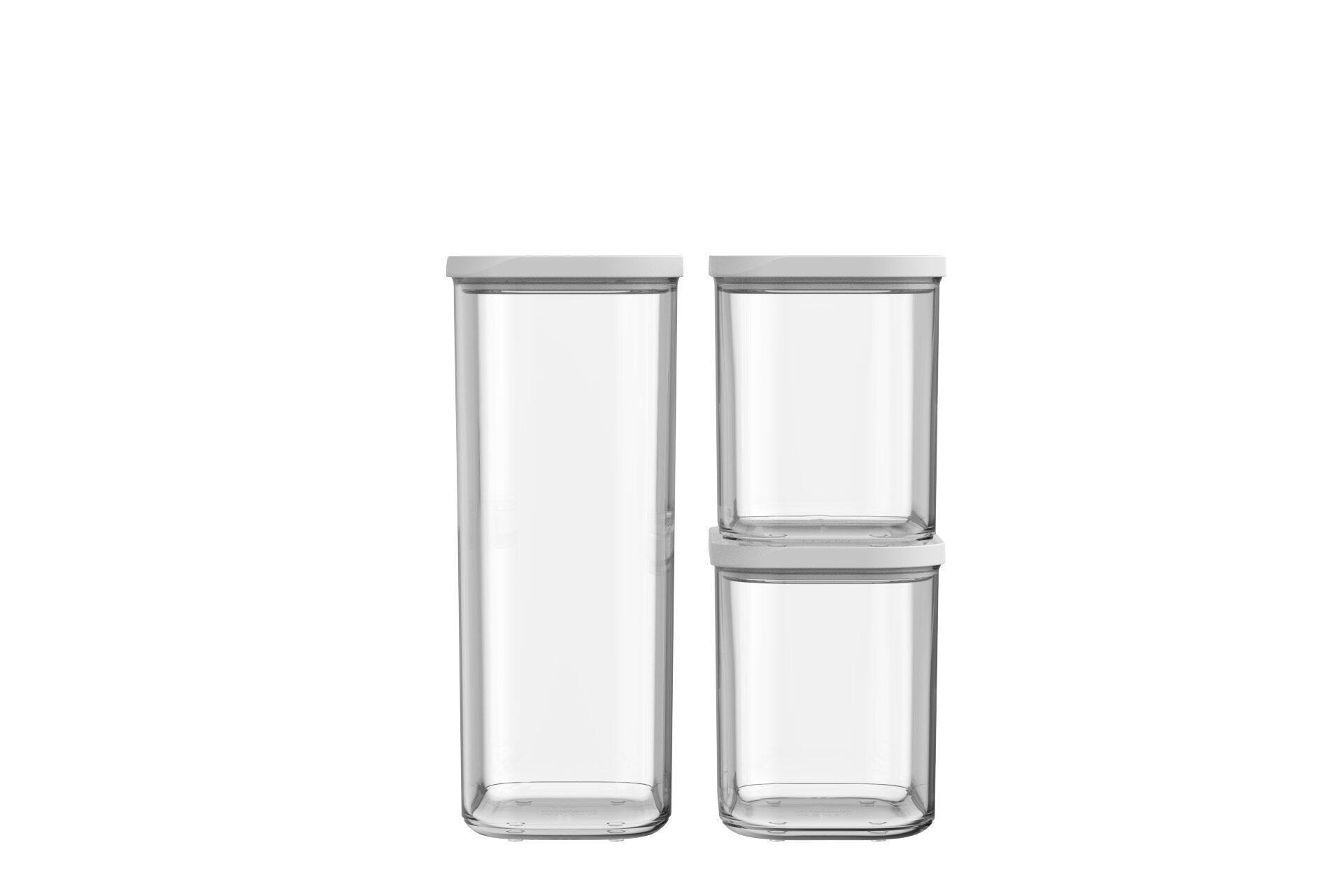 Starterset Dose, Modula: Zwei transparente Aufbewahrungsbehälter mit weißen Deckeln, davon ein 2000ml Behälter und zwei 1000ml Behälter, frontal aufgenommen und zur Darstellung ihrer Form und Größe.