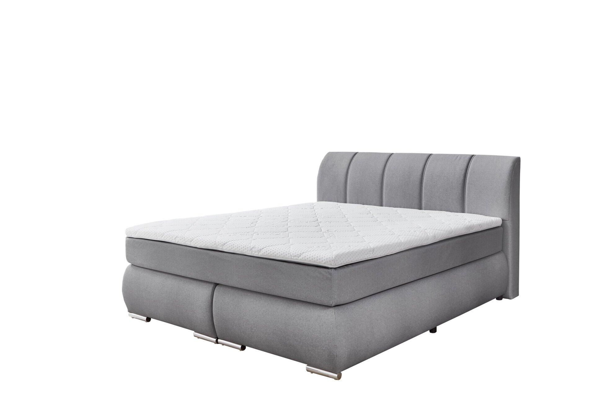 Boxspringbett Graz BX2630 in Seitenansicht mit grauem Stoffbezug, hochgestecktem, vertikal genähter Kopfteil, silberfarbenen Füßen und Schubladen für zusätzlichen Stauraum.