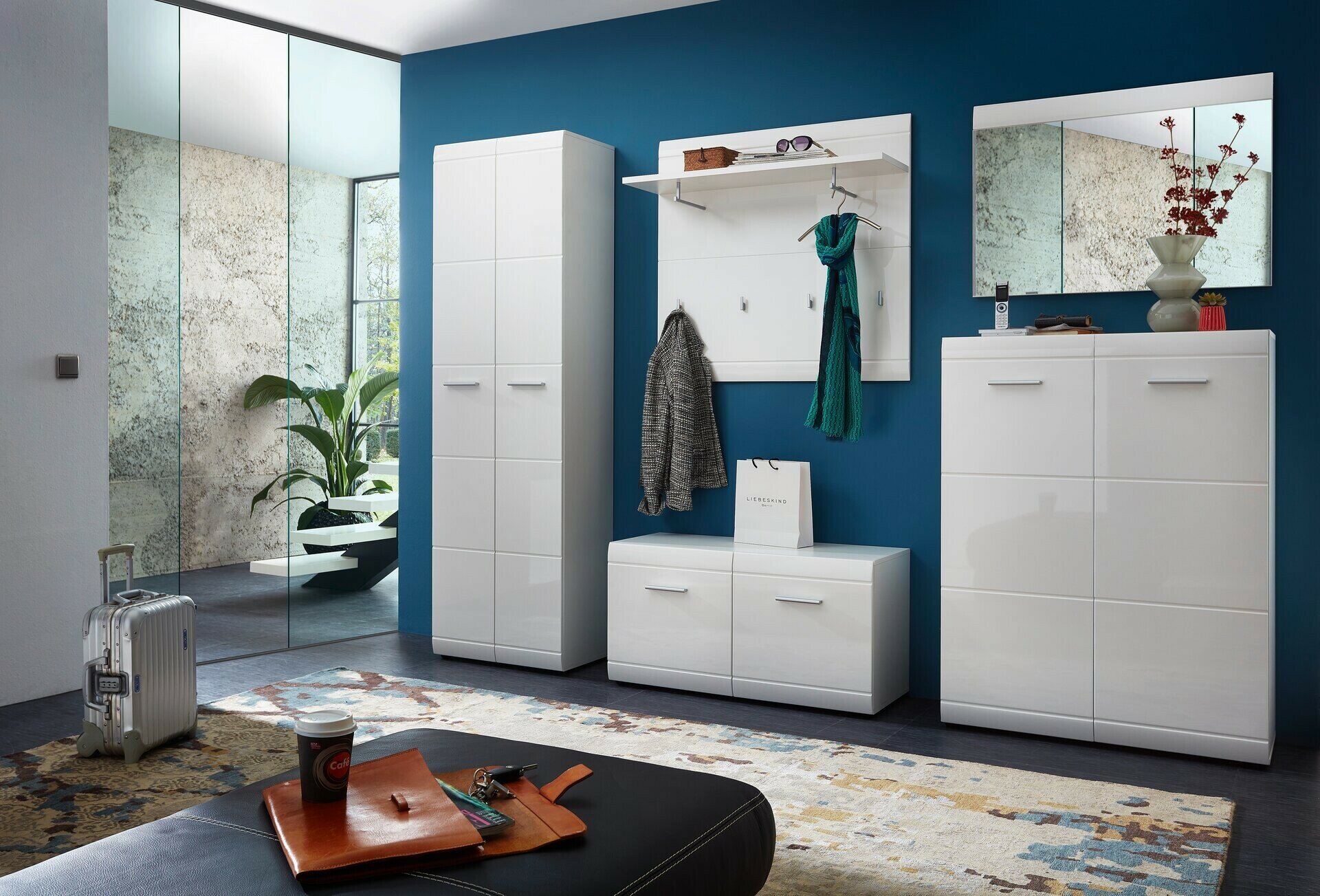 Garderobenschrank, Adana