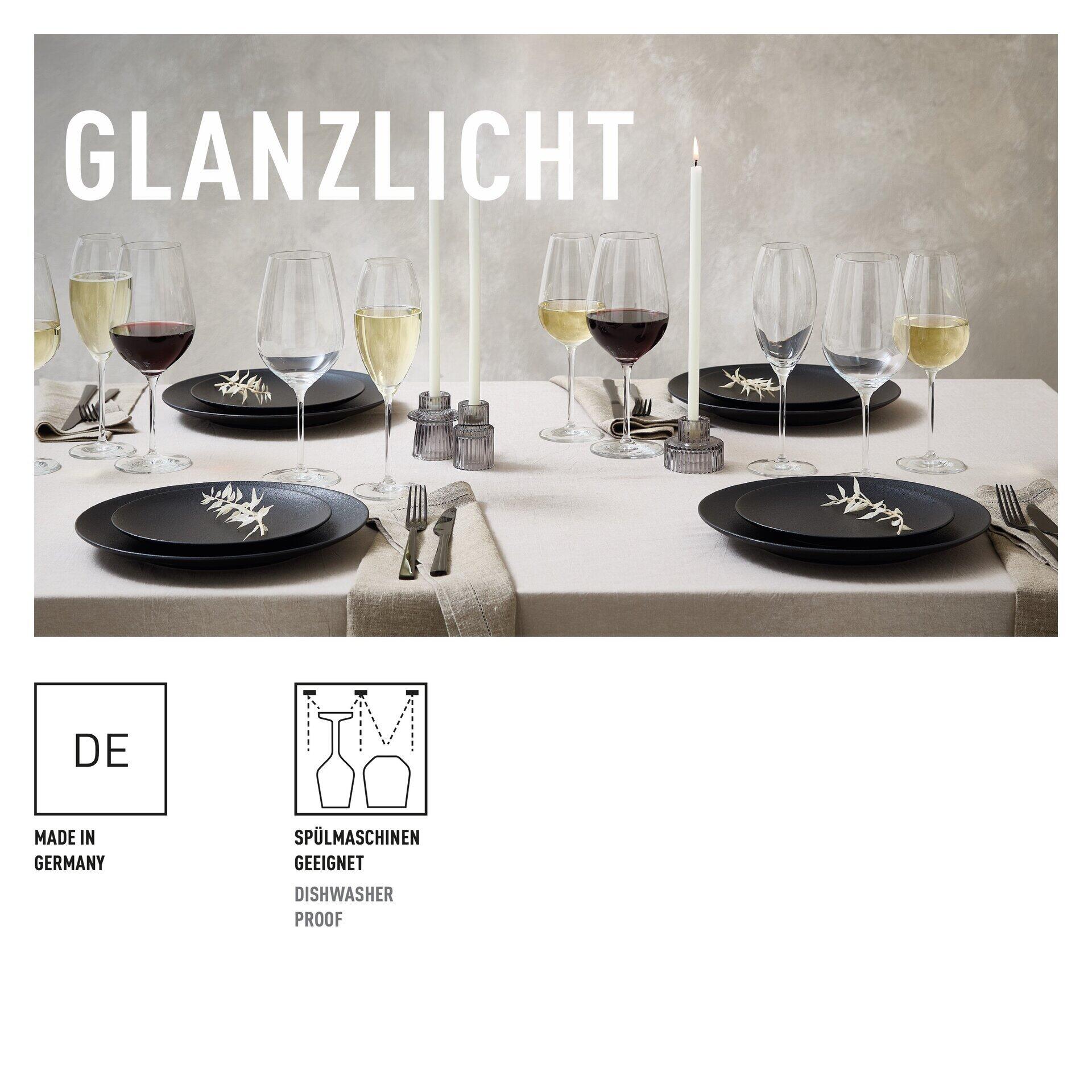 Champagnerglas-Set in attraktiver Geschenkbox, stilvoll arrangiert auf einer Tafel mit Geschirr und Besteck, inklusive Symbol für die spülmaschinenfreundliche Eigenschaft.