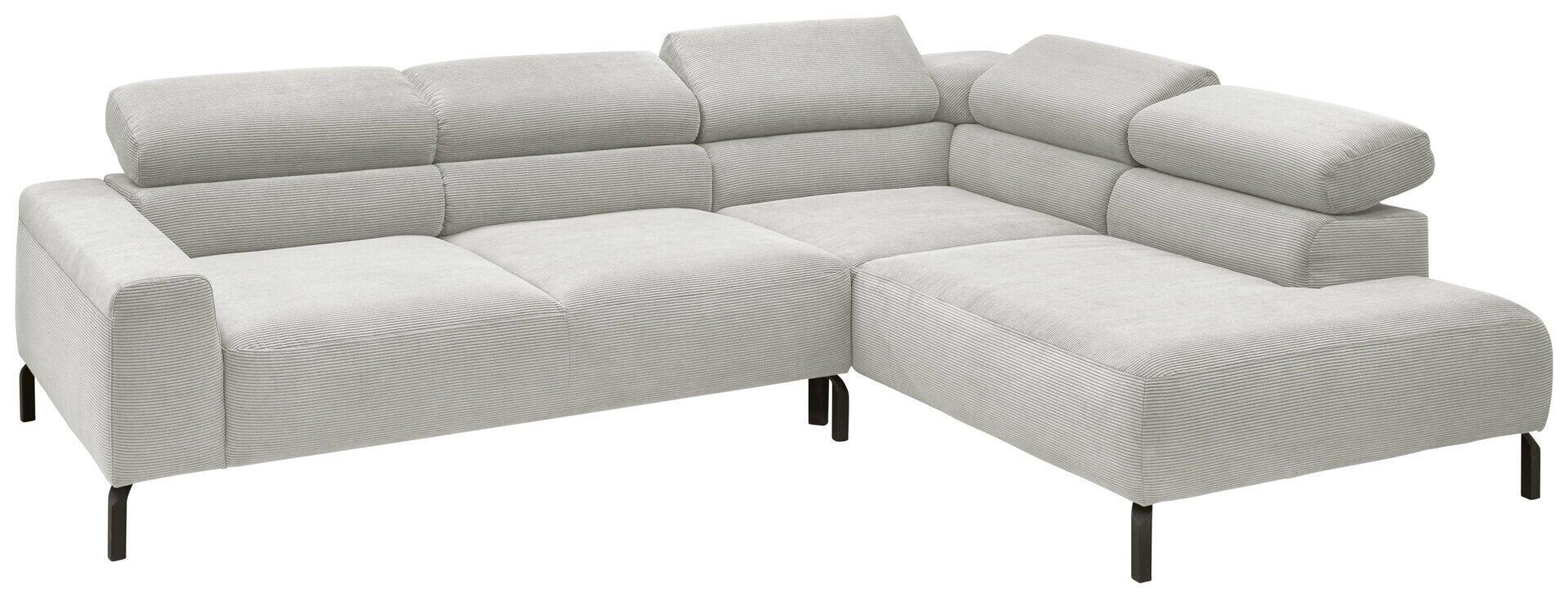 Helles Ecksofa Pure 9129 mit modularem Aufbau, variablen Rückenhöhen, Fußhocker und schwarzen Metallfüßen, aus Frontalperspektive.